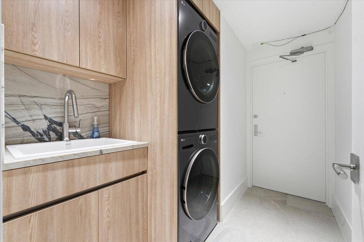 3100 N Ocean Boulevard N, #1902, Fort Lauderdale, FL 33308 laundry with sink