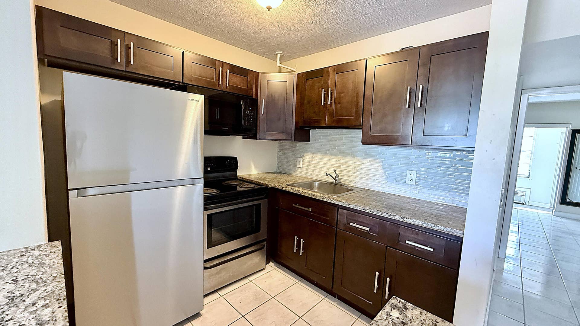 79 Lyndhurst D, Deerfield Beach, FL 33442 Kitchen