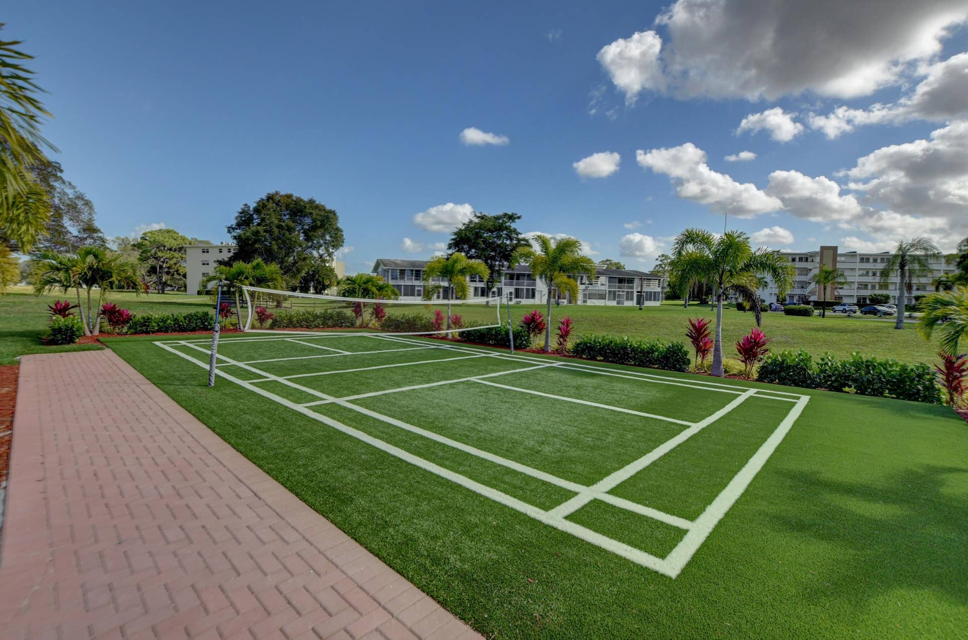 79 Lyndhurst D, Deerfield Beach, FL 33442 Grass Tennis