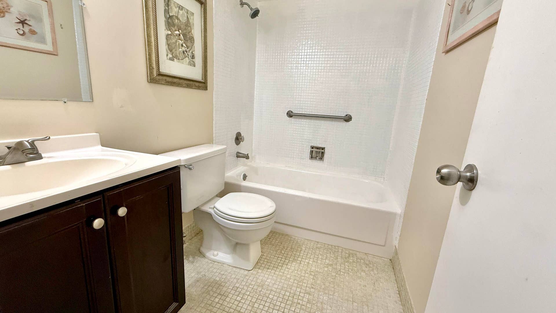 79 Lyndhurst D, Deerfield Beach, FL 33442 Bathroom