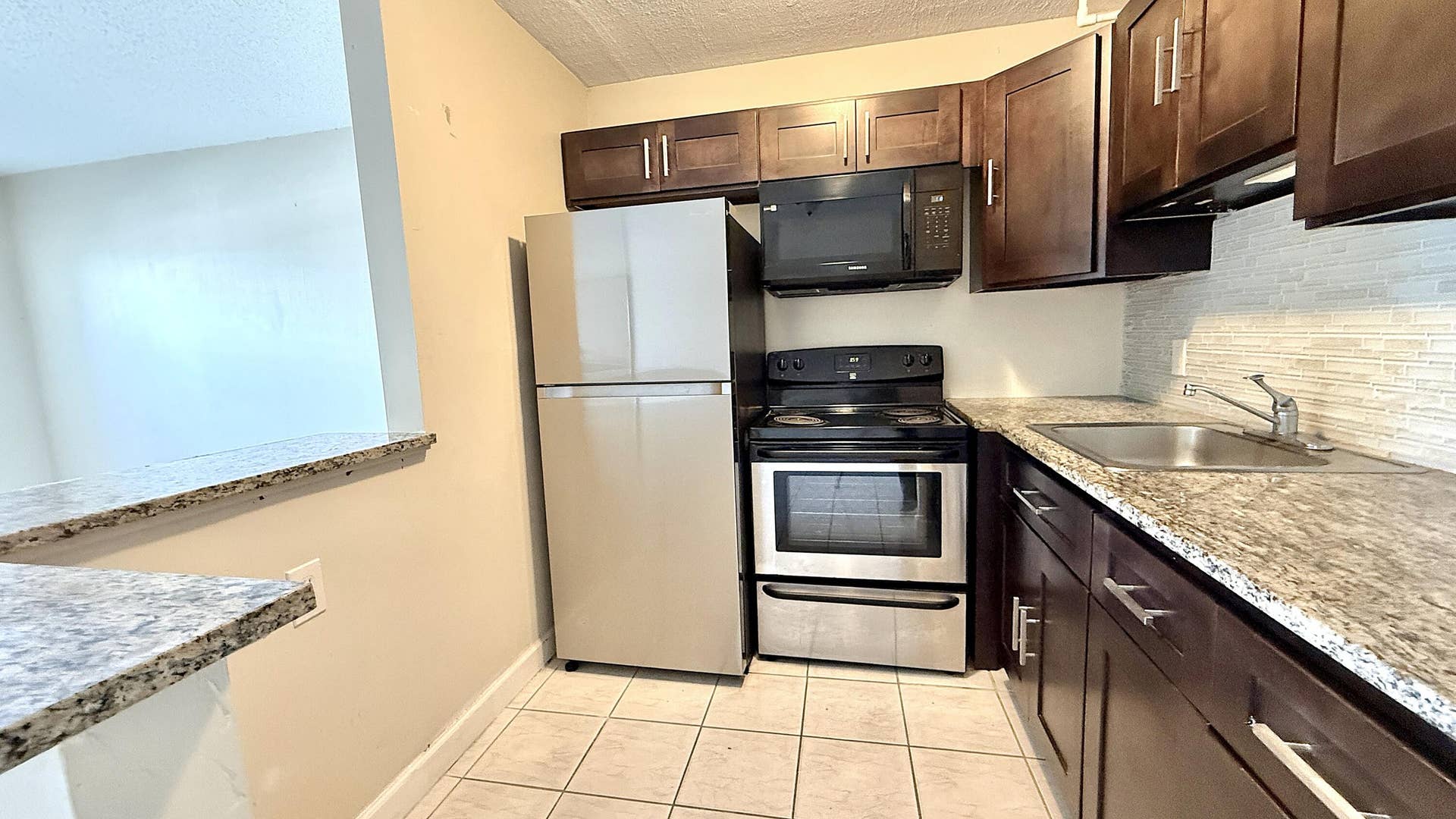 79 Lyndhurst D, Deerfield Beach, FL 33442 Kitchen 12