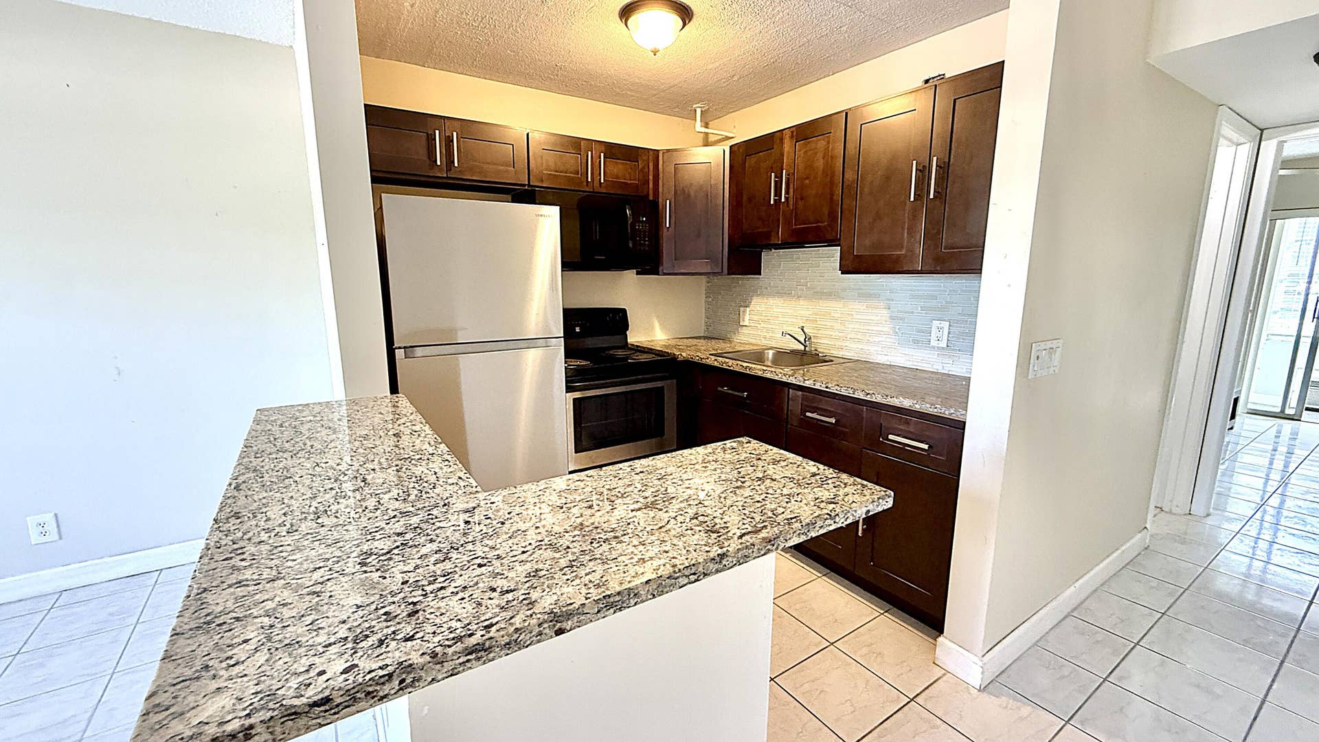 79 Lyndhurst D, Deerfield Beach, FL 33442 Kitchen