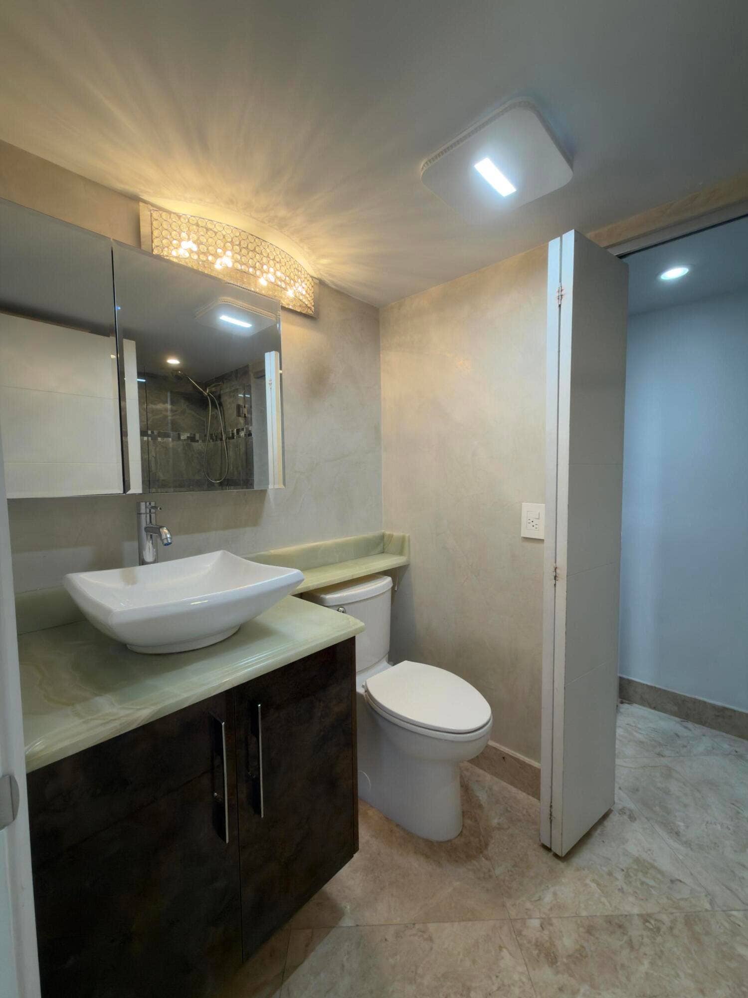 22200 Boca Rancho Drive, #A, Boca Raton, FL 33428 GUEST BATH