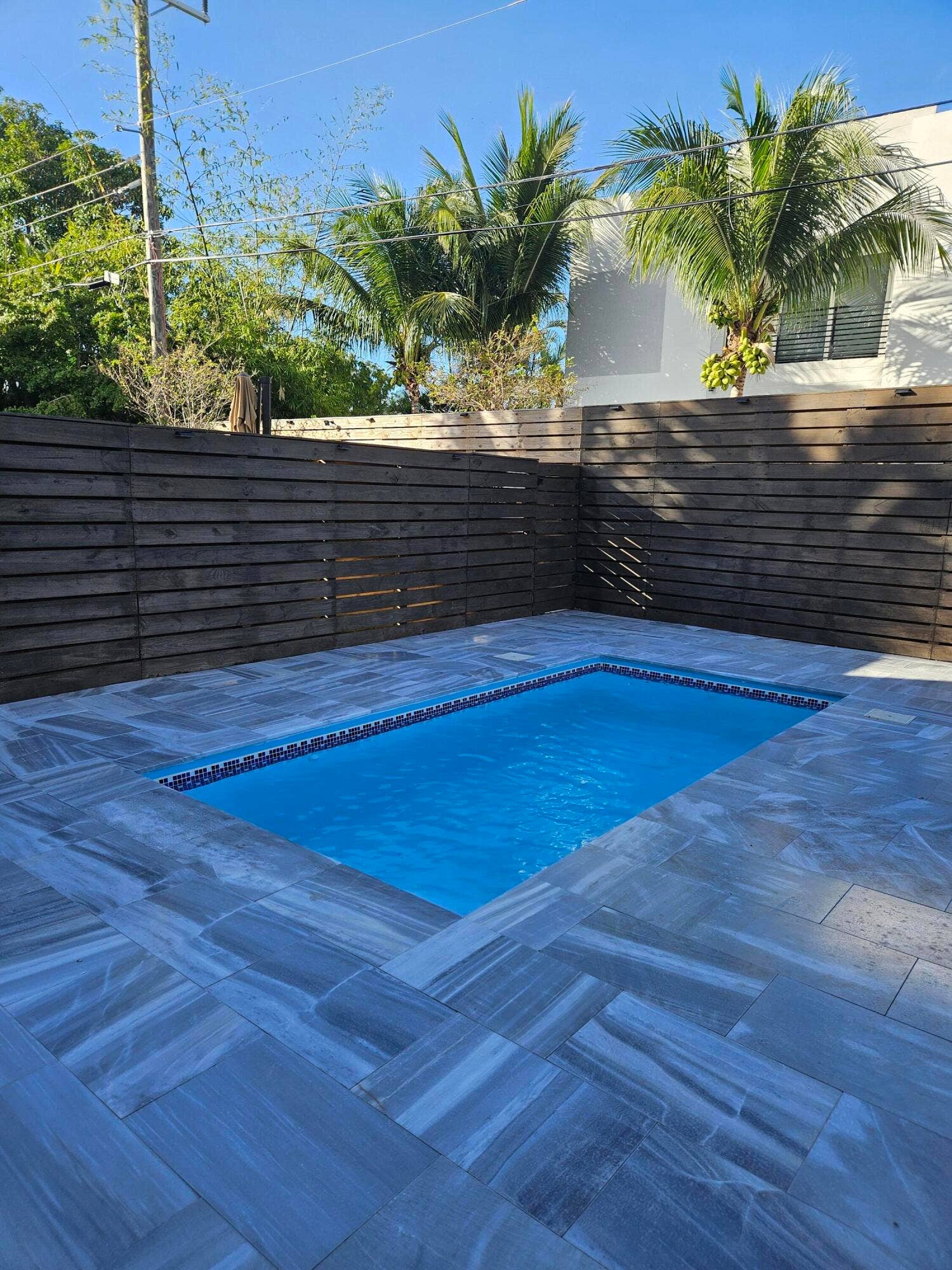 Poolnand BBQ Area