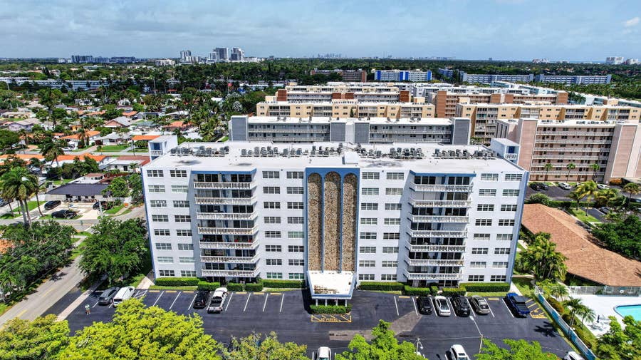 Property photo for 400 NE 12th Avenue, #405, Hallandale Beach, FL