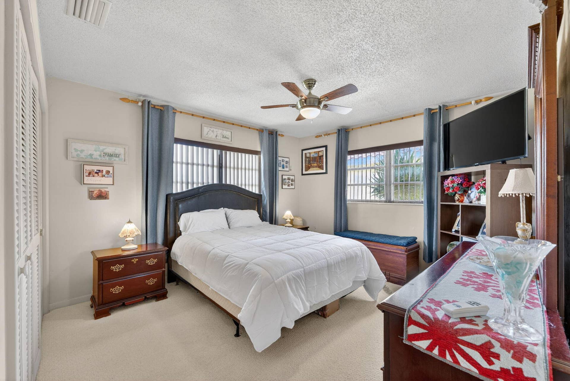 Second/guest bedroom