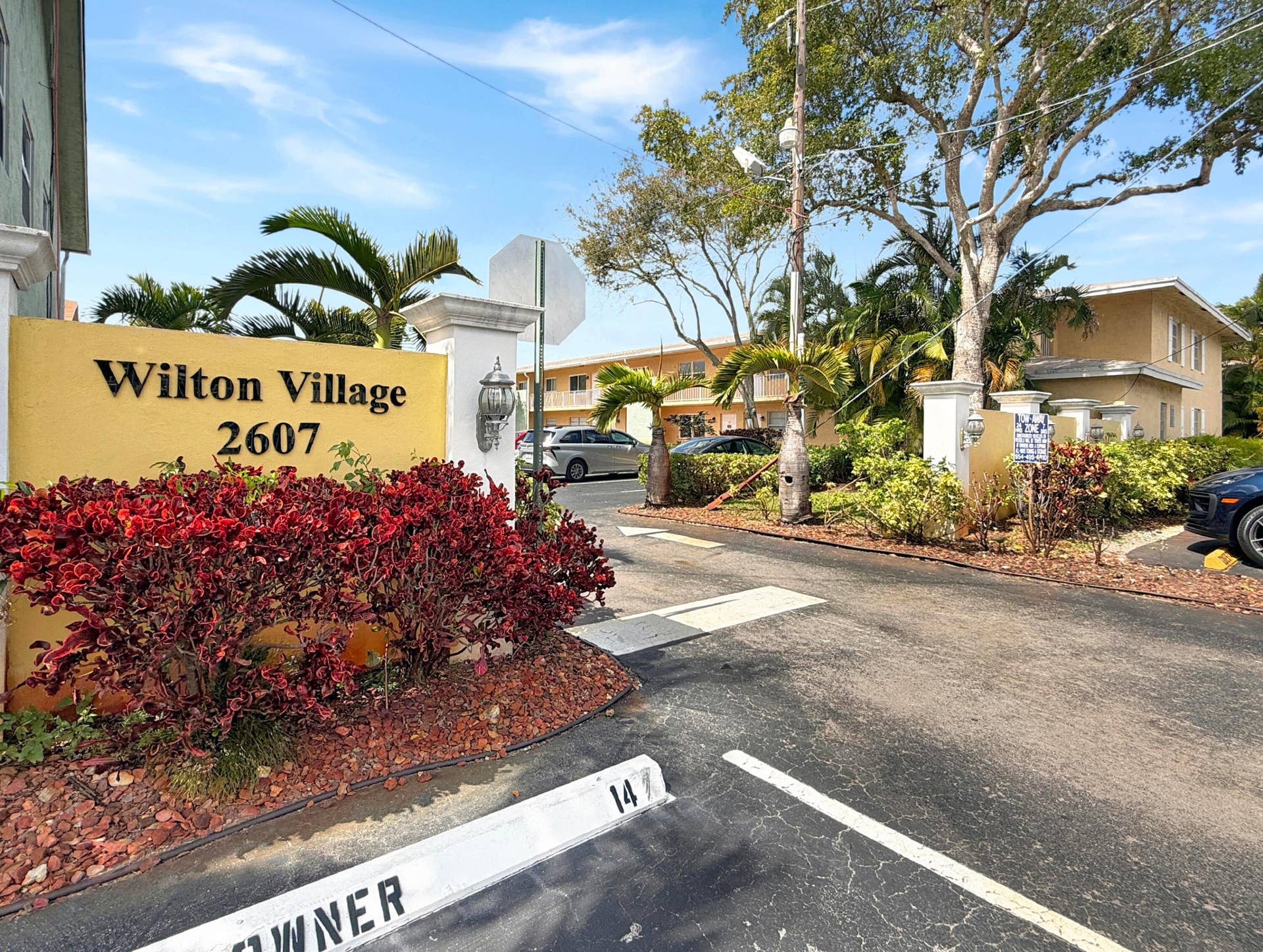 2607 NE 8th Avenue, #53, Wilton Manors, FL 33334 NE 8th Avenue Entrance