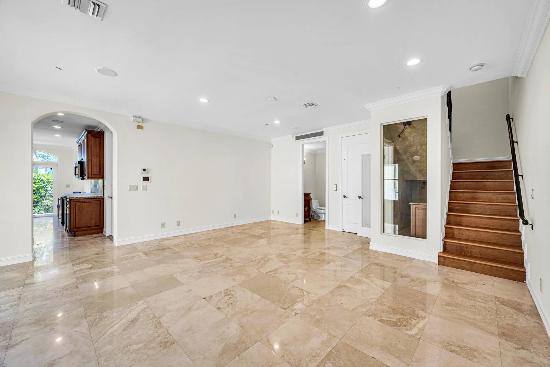 903 NE 17th Way, #104, Fort Lauderdale, FL 33304 C61EA2F0-6AD1-4FFE-BDF2-3E3BC747E77B