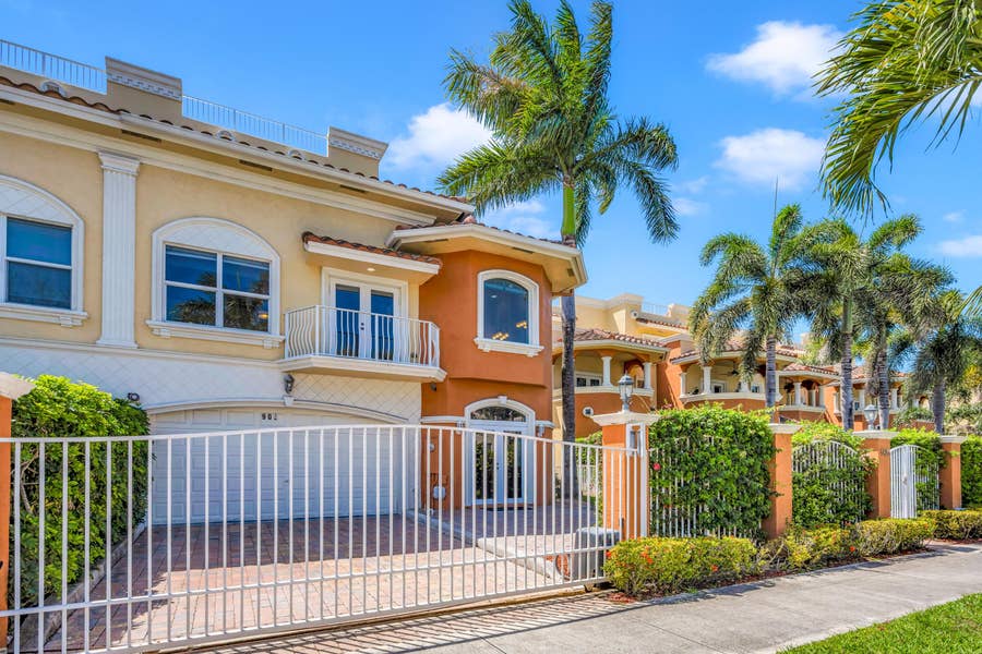 Property photo for 903 NE 17th Way, #104, Fort Lauderdale, FL