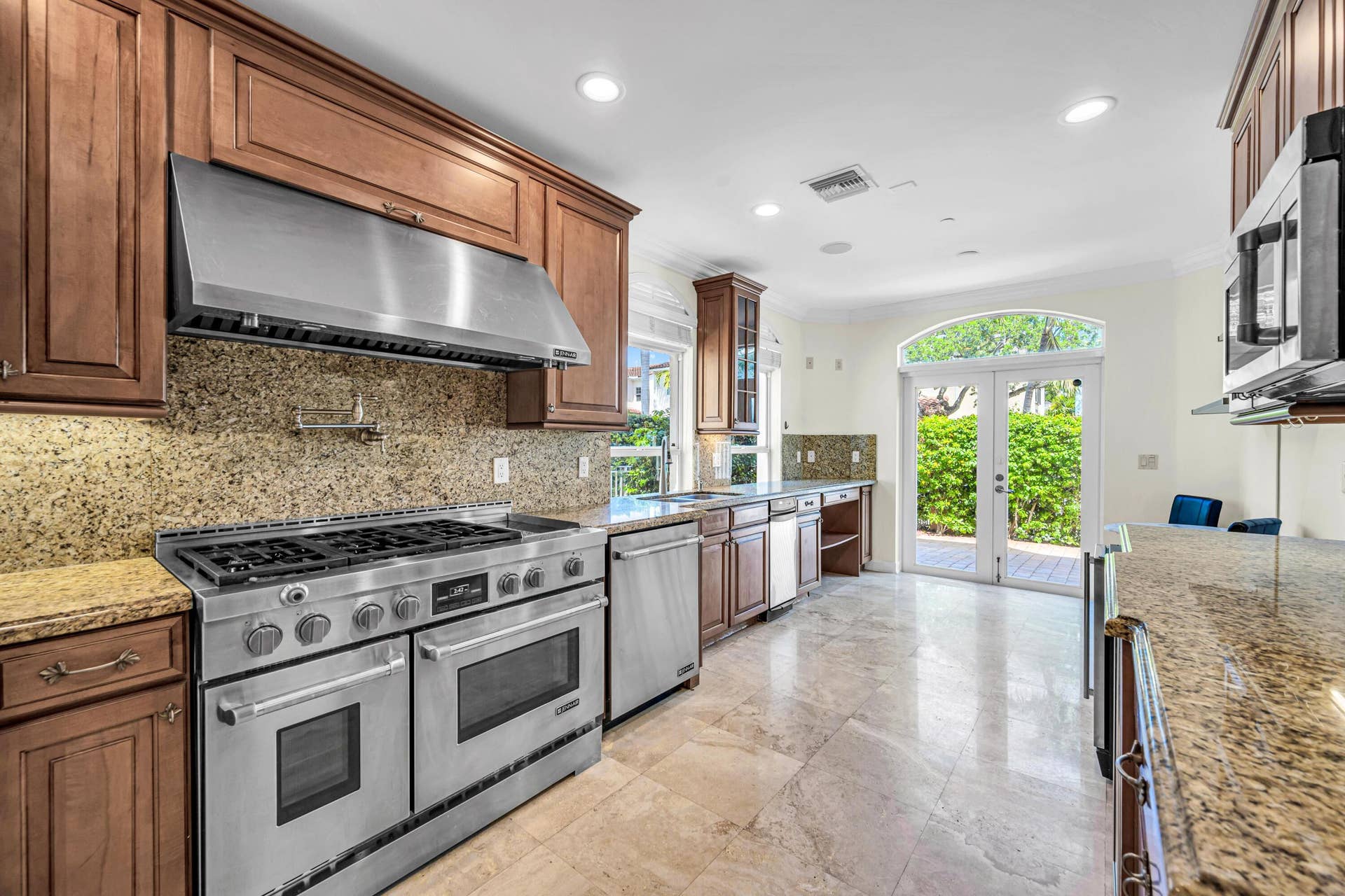 903 NE 17th Way, #104, Fort Lauderdale, FL 33304 3E026BCE-BEEE-4F6E-BFDB-D19908F1C2AB