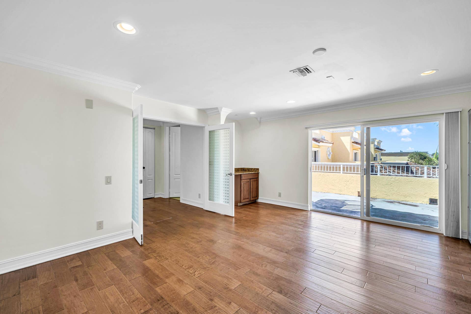 903 NE 17th Way, #104, Fort Lauderdale, FL 33304 CFEAEAA1-6C1E-46D6-A0CA-F11C015A649E