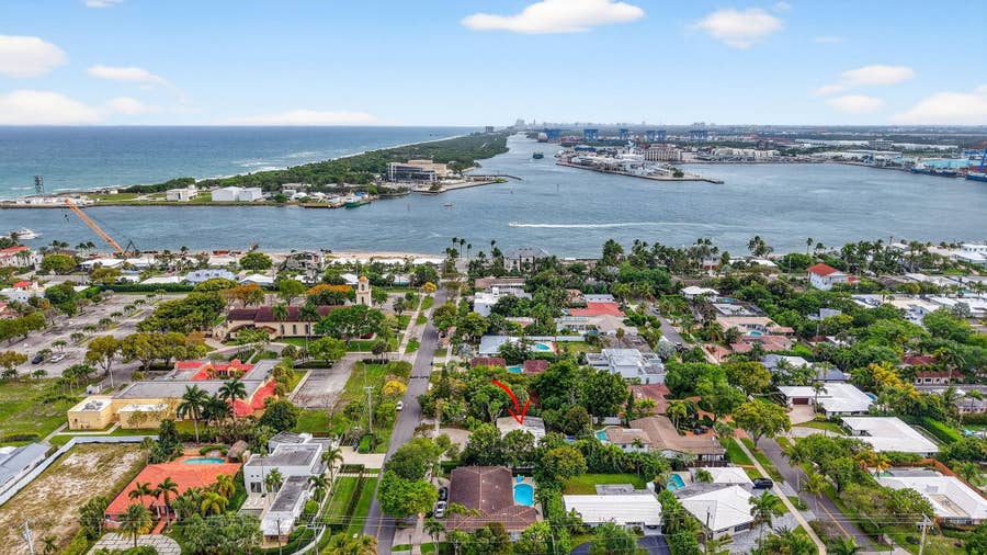 Property photo for 1935 SE 25th Avenue, Fort Lauderdale, FL