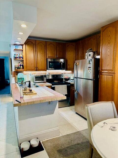 1150 NW 30th Court NW, #203, Wilton Manors, FL 33311 kitchen