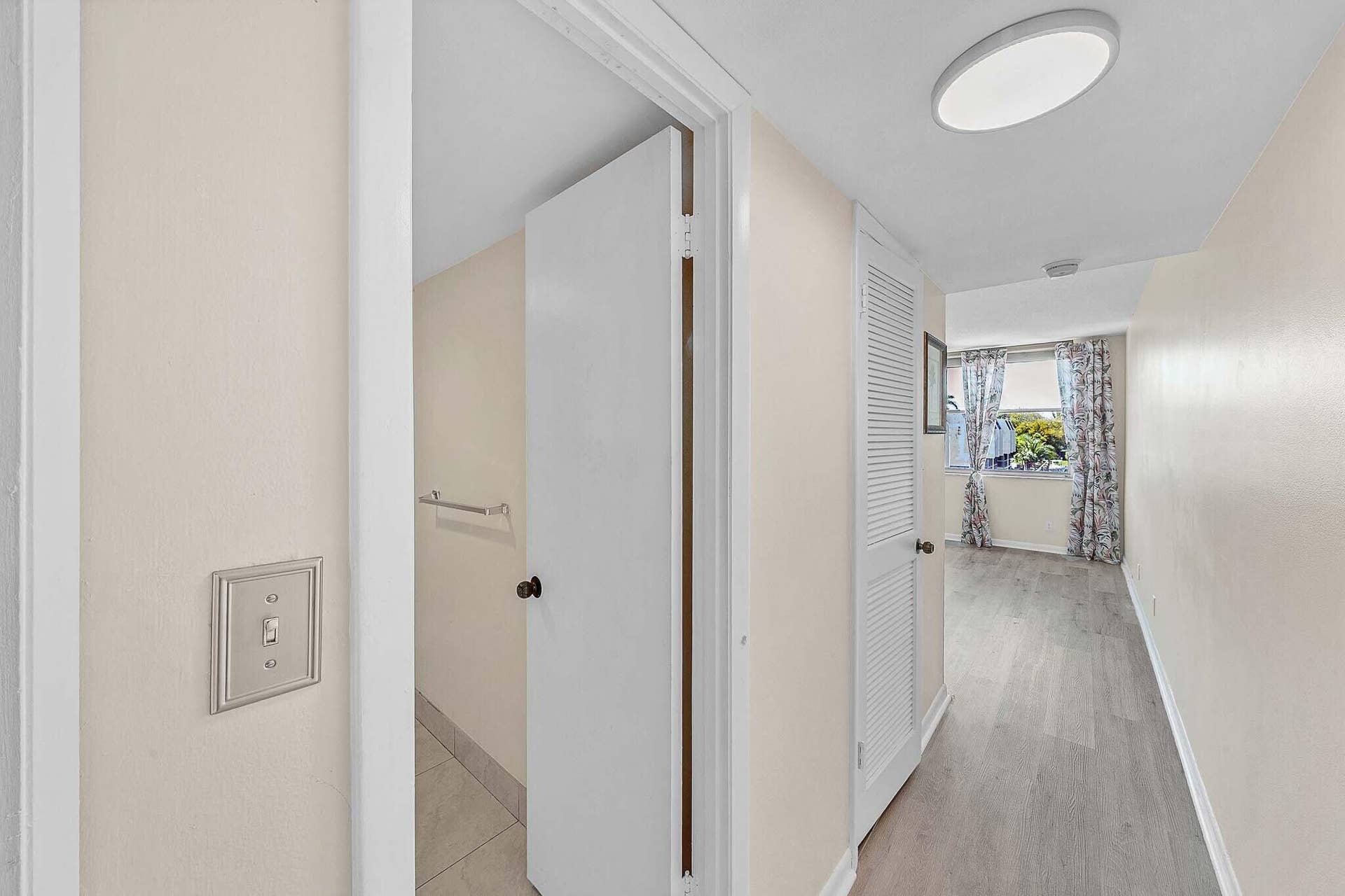 777 S Federal Highway, #304-k, Pompano Beach, FL 33062 En-Suite Bathroom in Primary