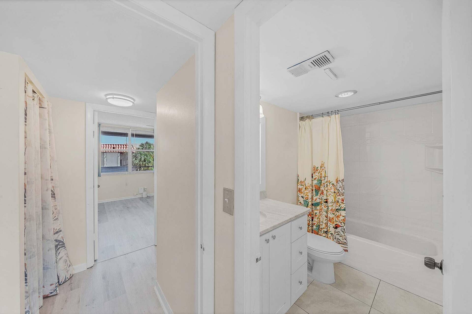 777 S Federal Highway, #304-k, Pompano Beach, FL 33062 Upgraded Walk-In Shower