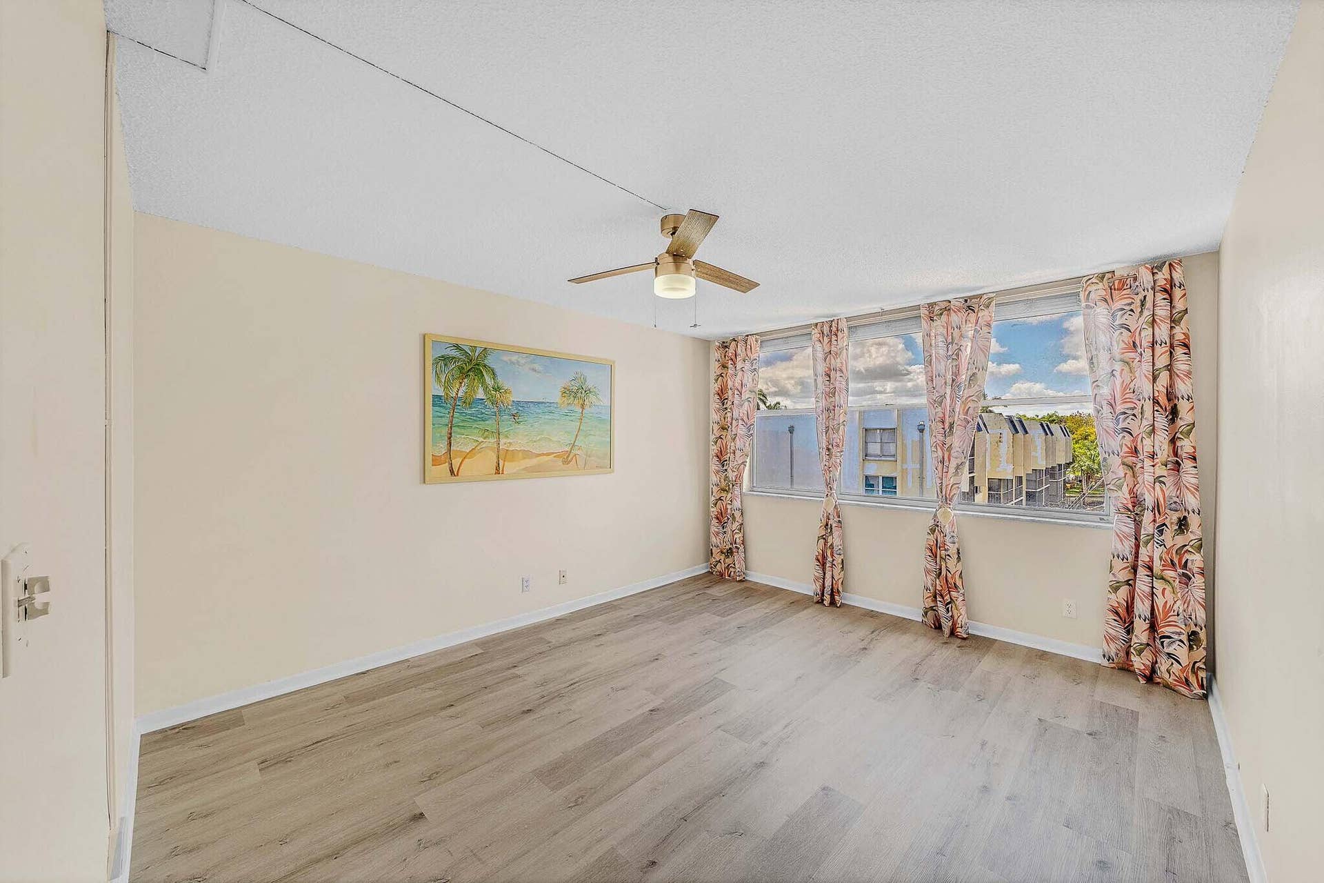 777 S Federal Highway, #304-k, Pompano Beach, FL 33062 Huge Primary Bedroom