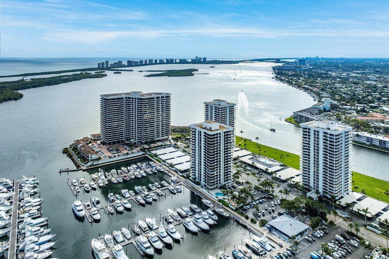 047-108LakeshoreDrive-38PH-NorthPalmBeac