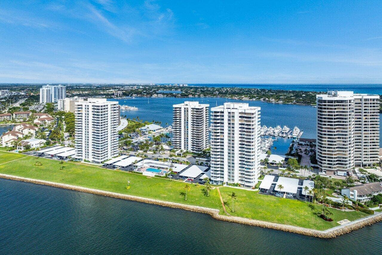 052-108LakeshoreDrive-38PH-NorthPalmBeac