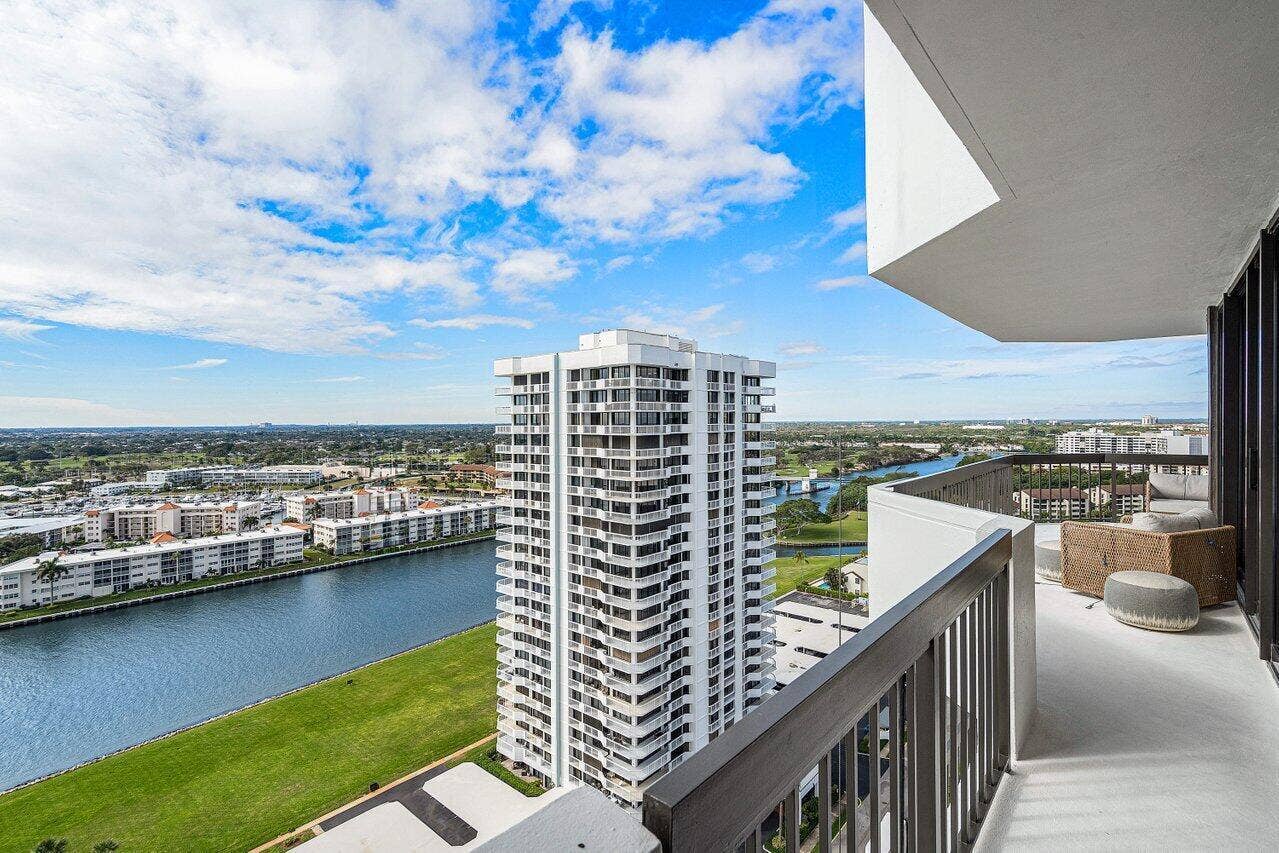 042-108LakeshoreDrive-38PH-NorthPalmBeac