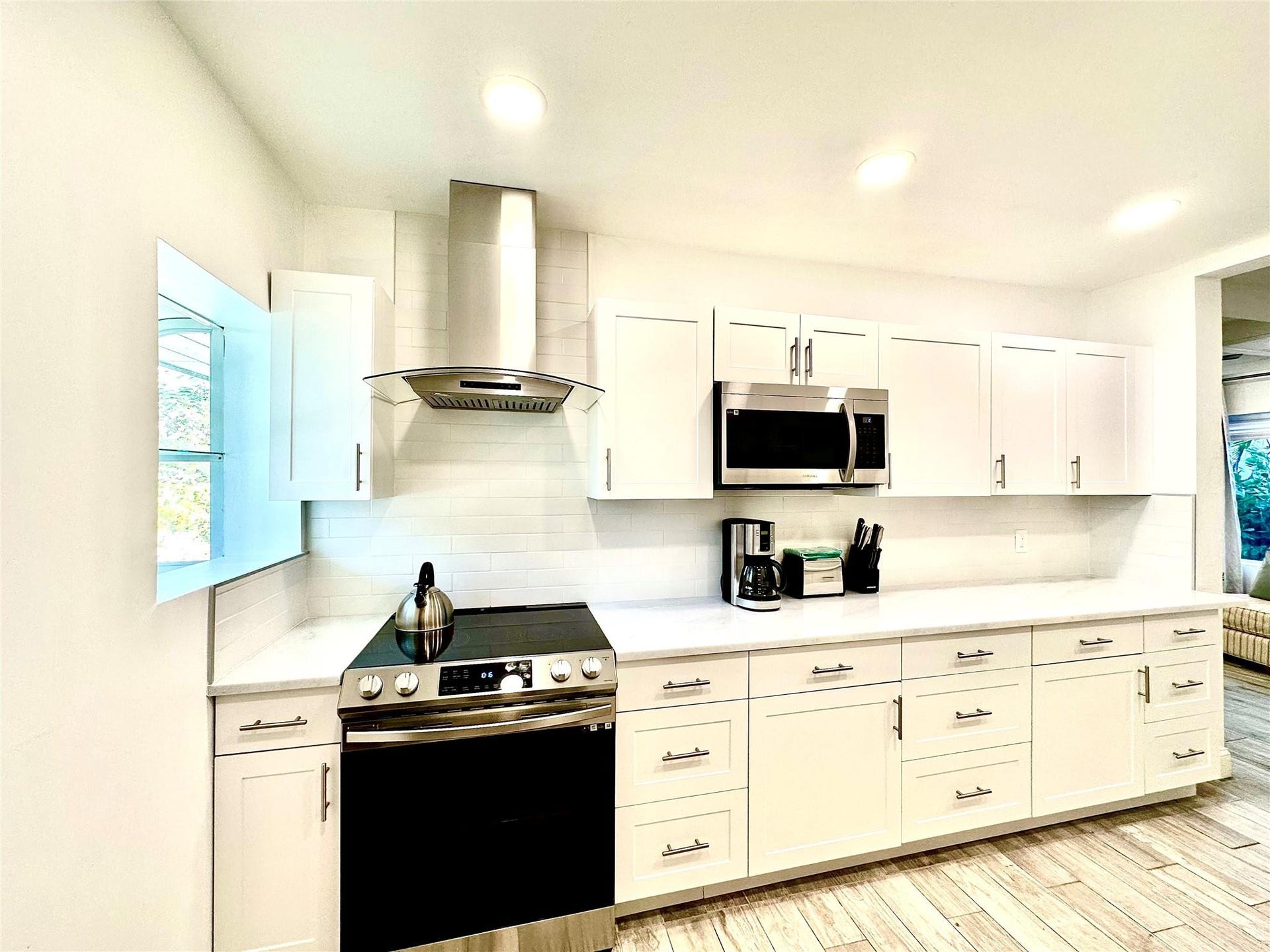 1742 NE 7th Street, Fort Lauderdale, FL 33304 Kitchen of main house