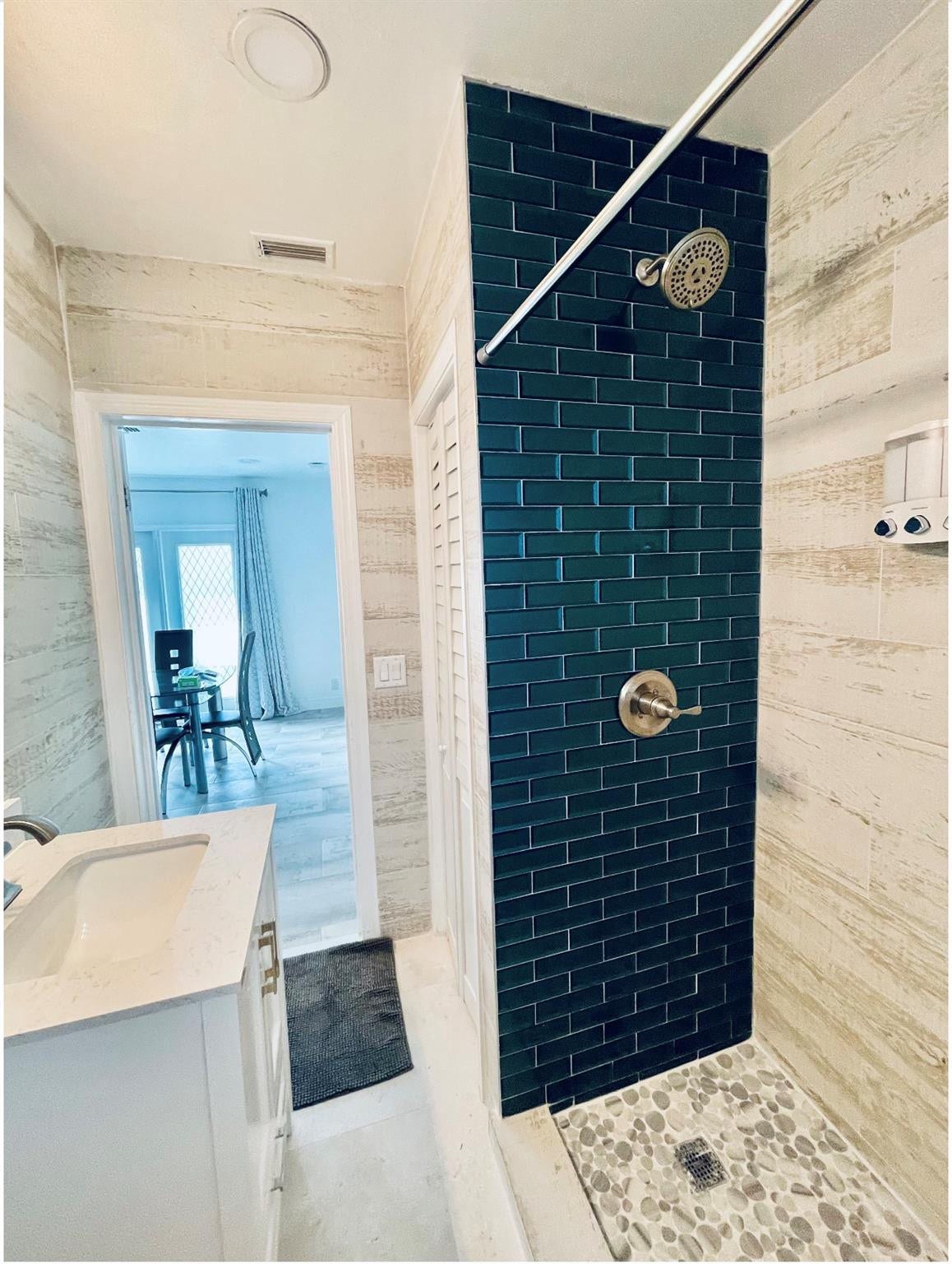 1742 NE 7th Street, Fort Lauderdale, FL 33304 In-law suite full bathroom with shower