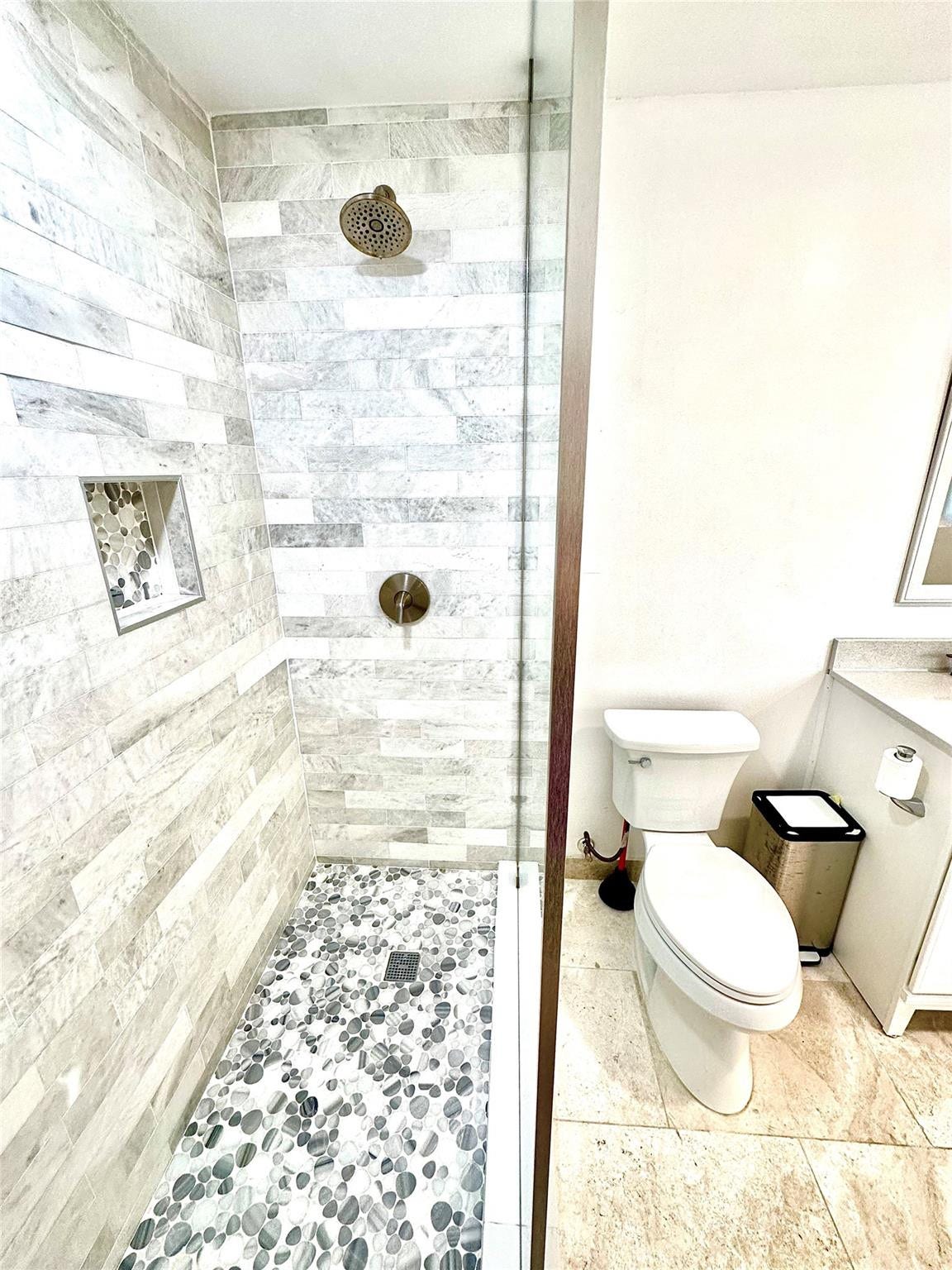 1742 NE 7th Street, Fort Lauderdale, FL 33304 Bathroom of main house