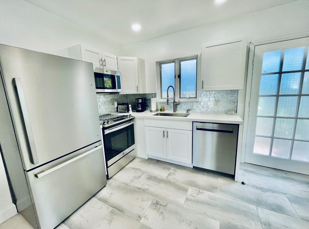 1742 NE 7th Street, Fort Lauderdale, FL 33304 In-law suite kitchen
