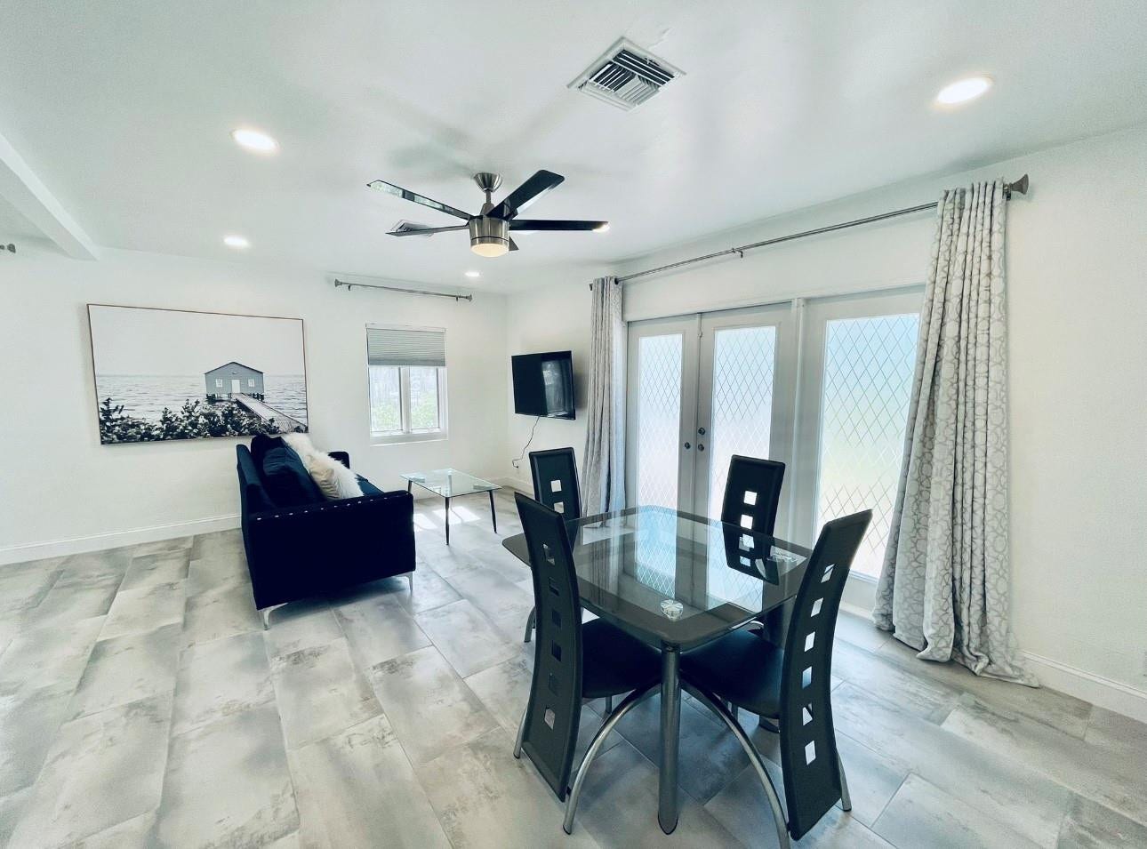 1742 NE 7th Street, Fort Lauderdale, FL 33304 In-law suite dining area