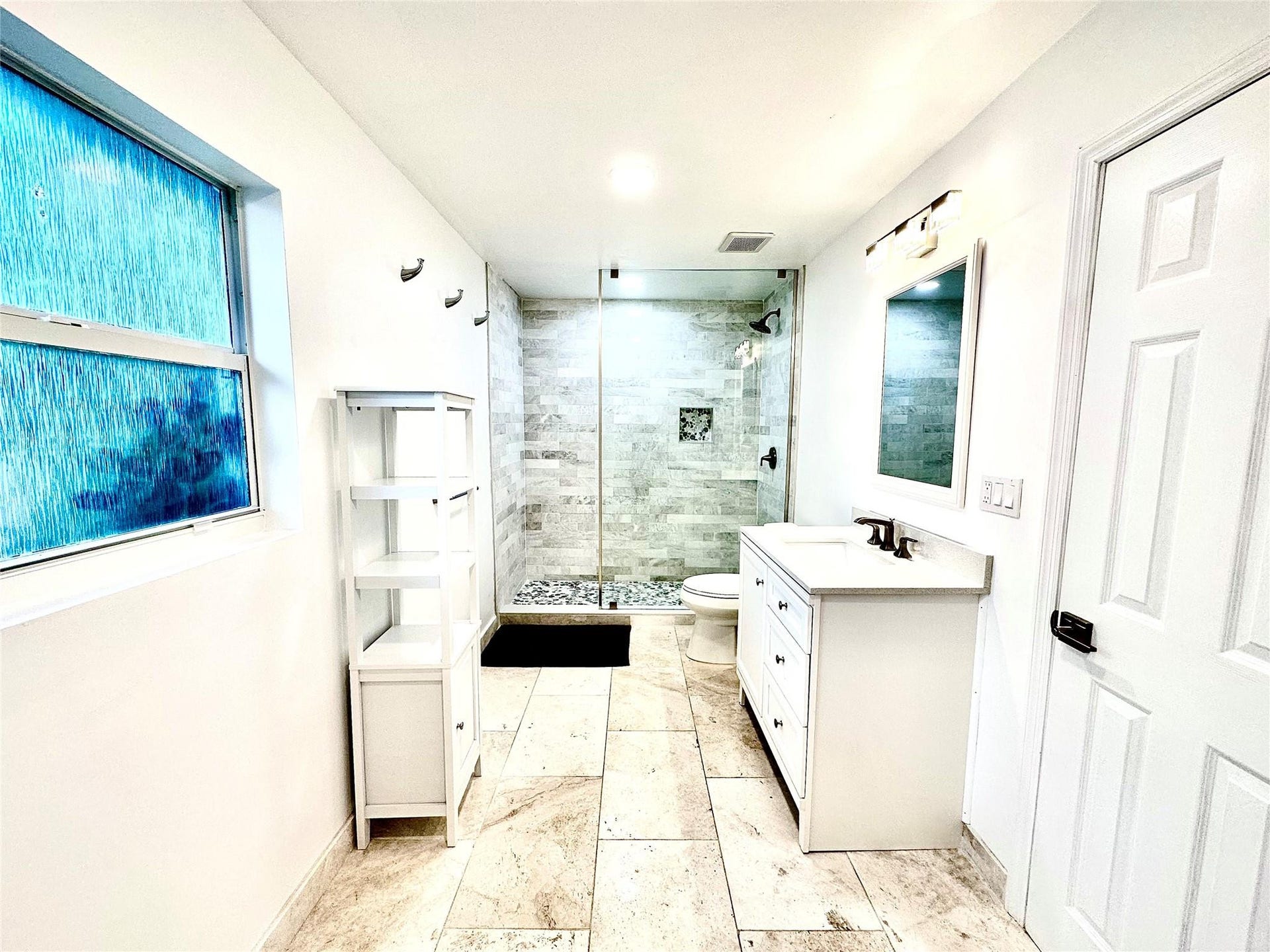 1742 NE 7th Street, Fort Lauderdale, FL 33304 Bathroom of main house