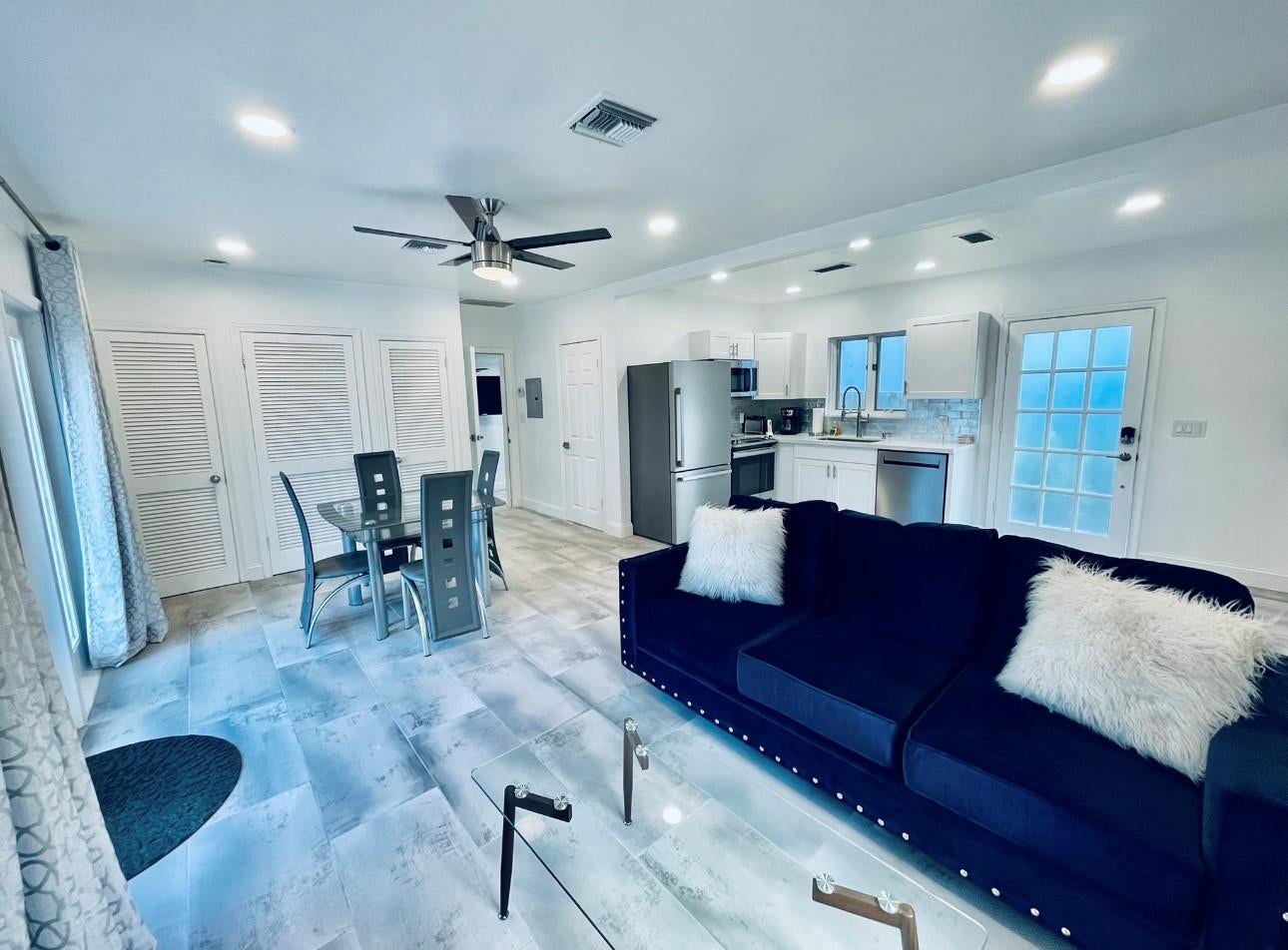 1742 NE 7th Street, Fort Lauderdale, FL 33304 In-law suite