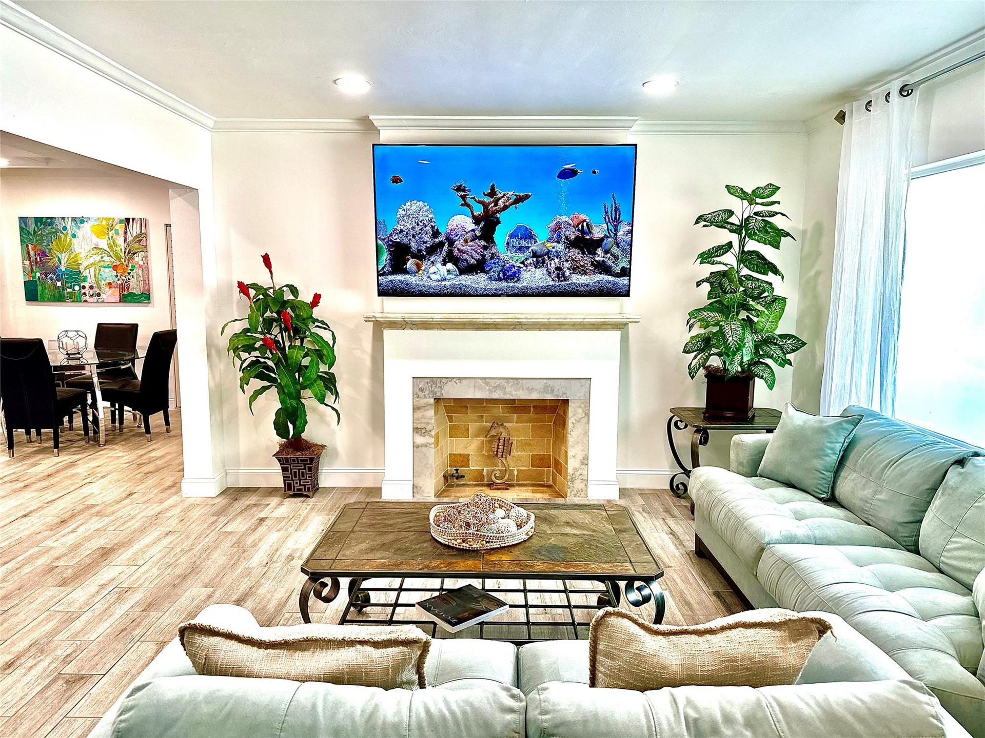 1742 NE 7th Street, Fort Lauderdale, FL 33304 Family room of main house