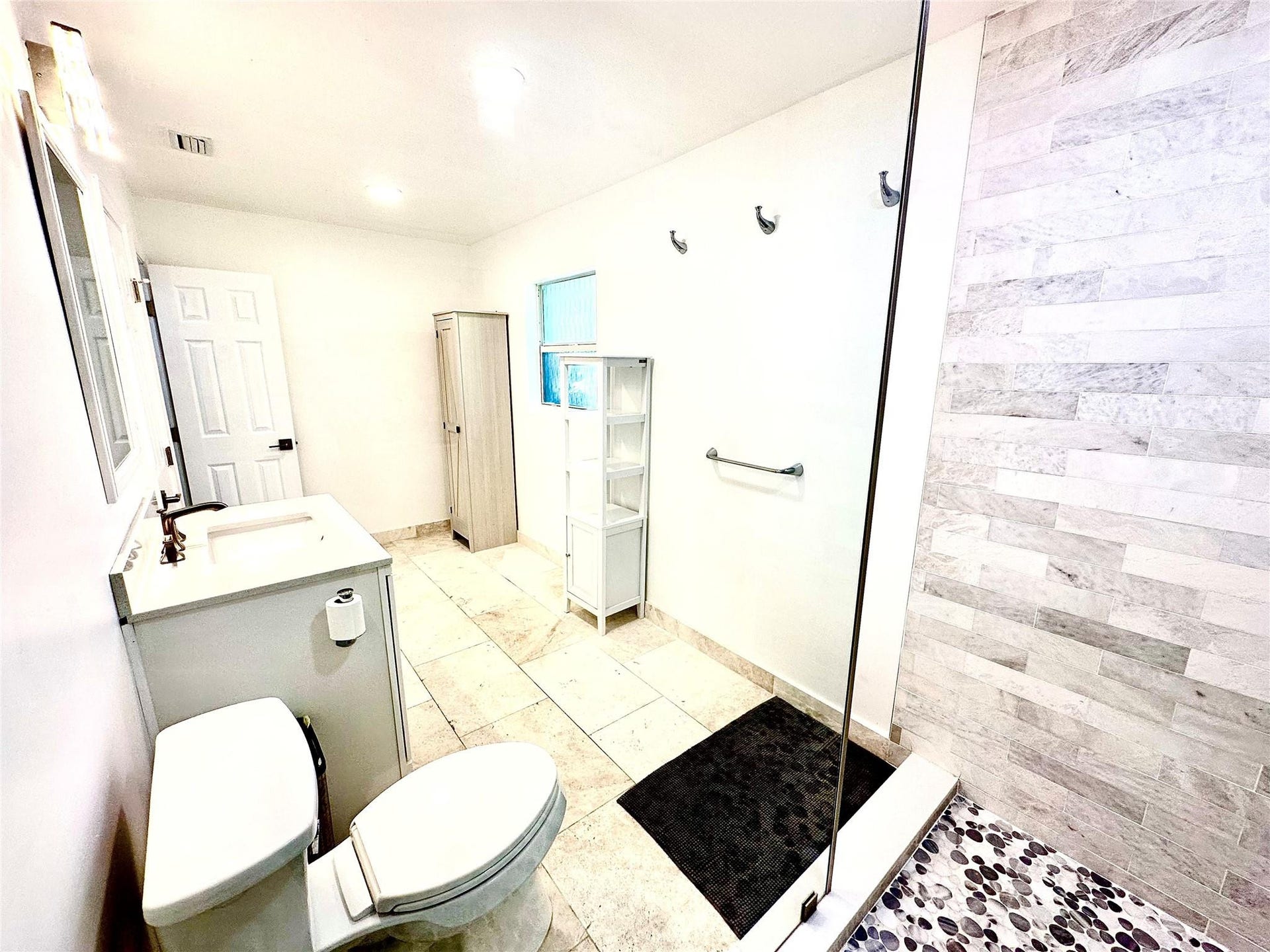 1742 NE 7th Street, Fort Lauderdale, FL 33304 Bathroom of main house