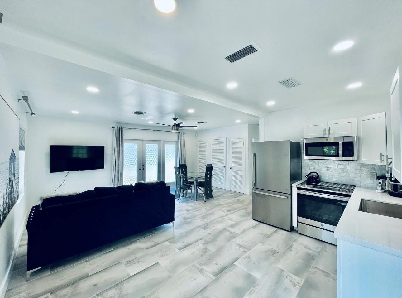 1742 NE 7th Street, Fort Lauderdale, FL 33304 In-law suite