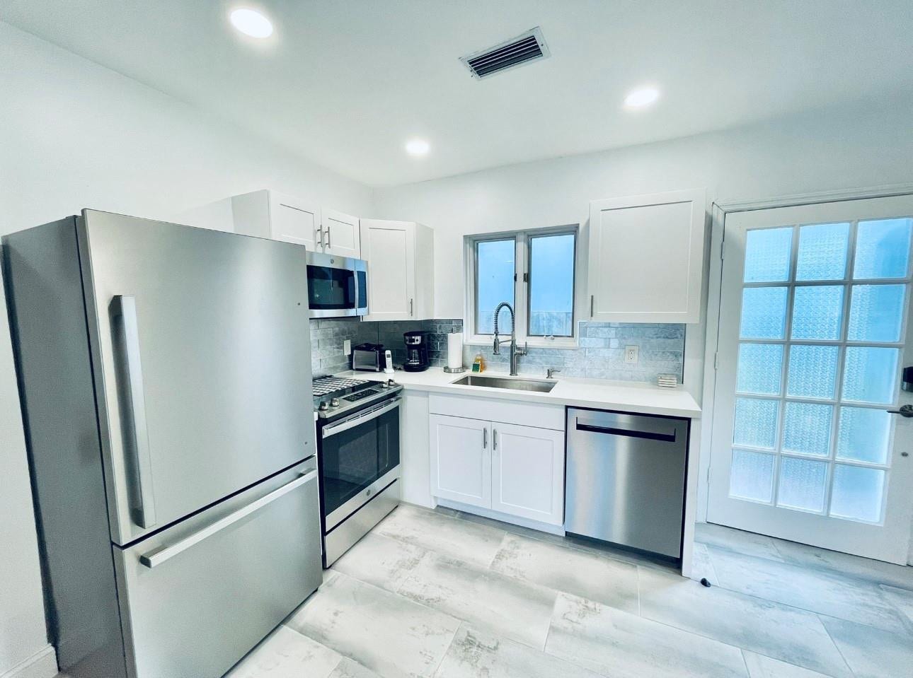 1742 NE 7th Street, Fort Lauderdale, FL 33304 In-law suite kitchen
