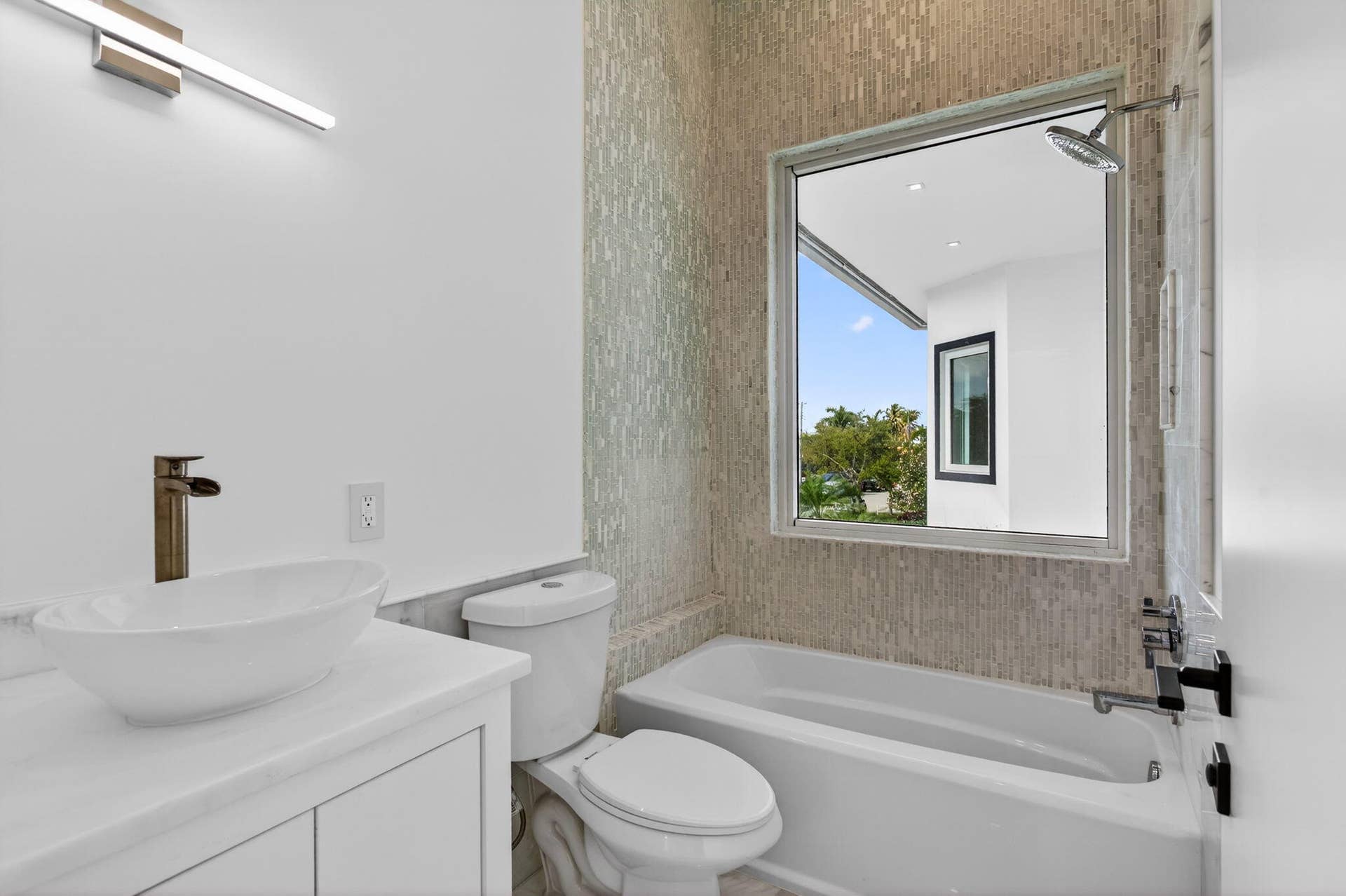 2641 NE 48th Street, Lighthouse Point, FL 33064 69-web-or-mls-2641-0253