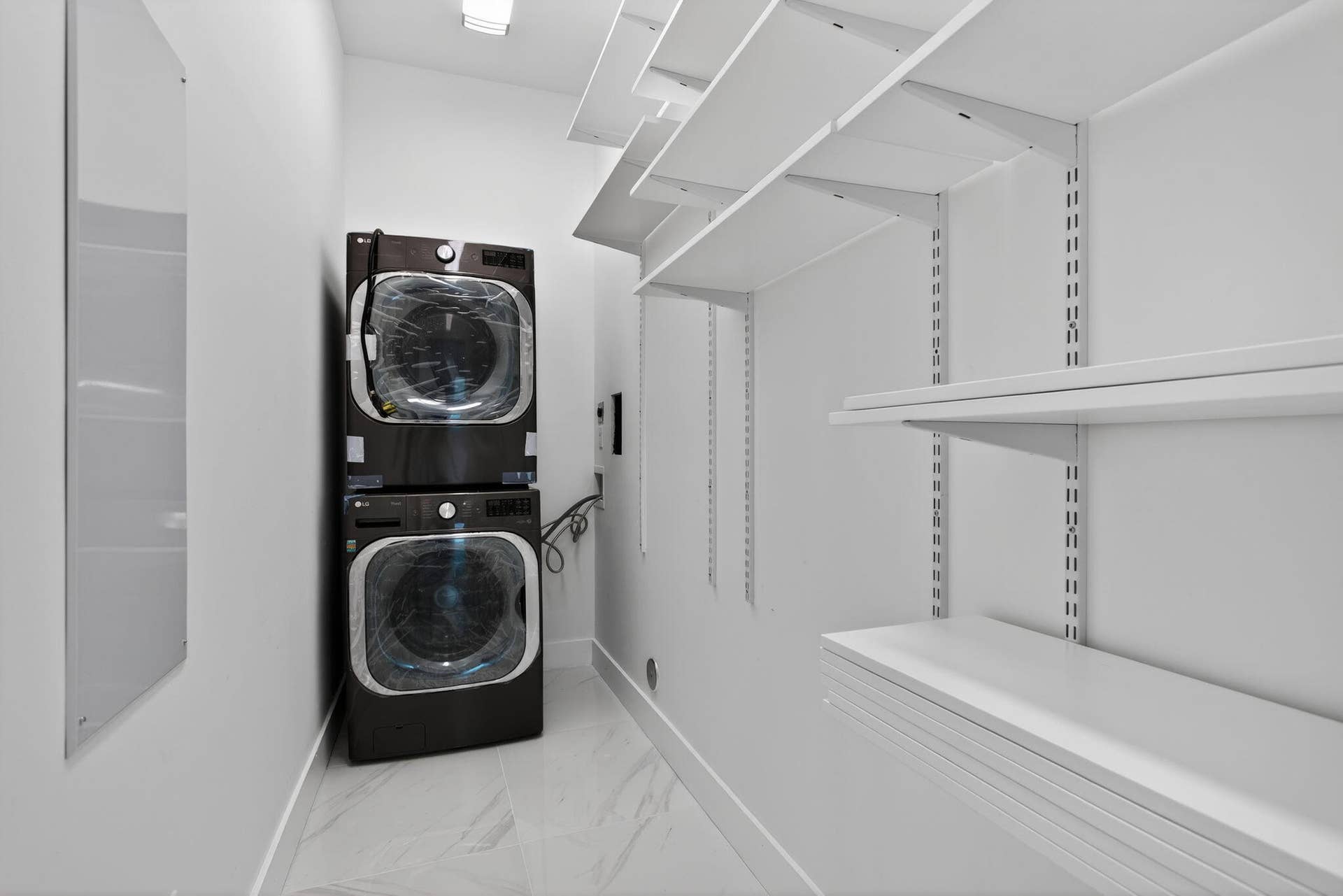 2641 NE 48th Street, Lighthouse Point, FL 33064 downstairs laundry room