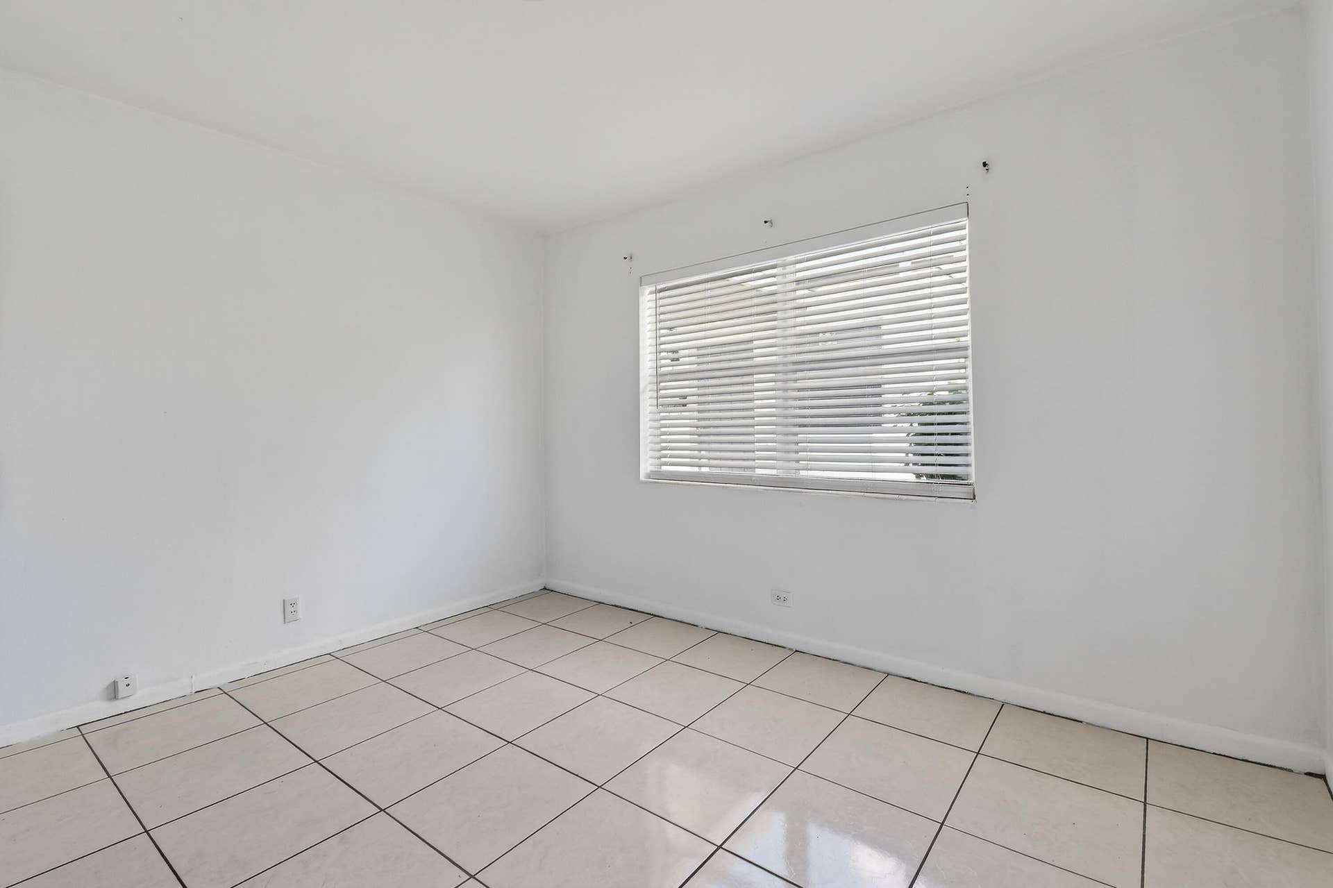 1172W34thSt#2(16)