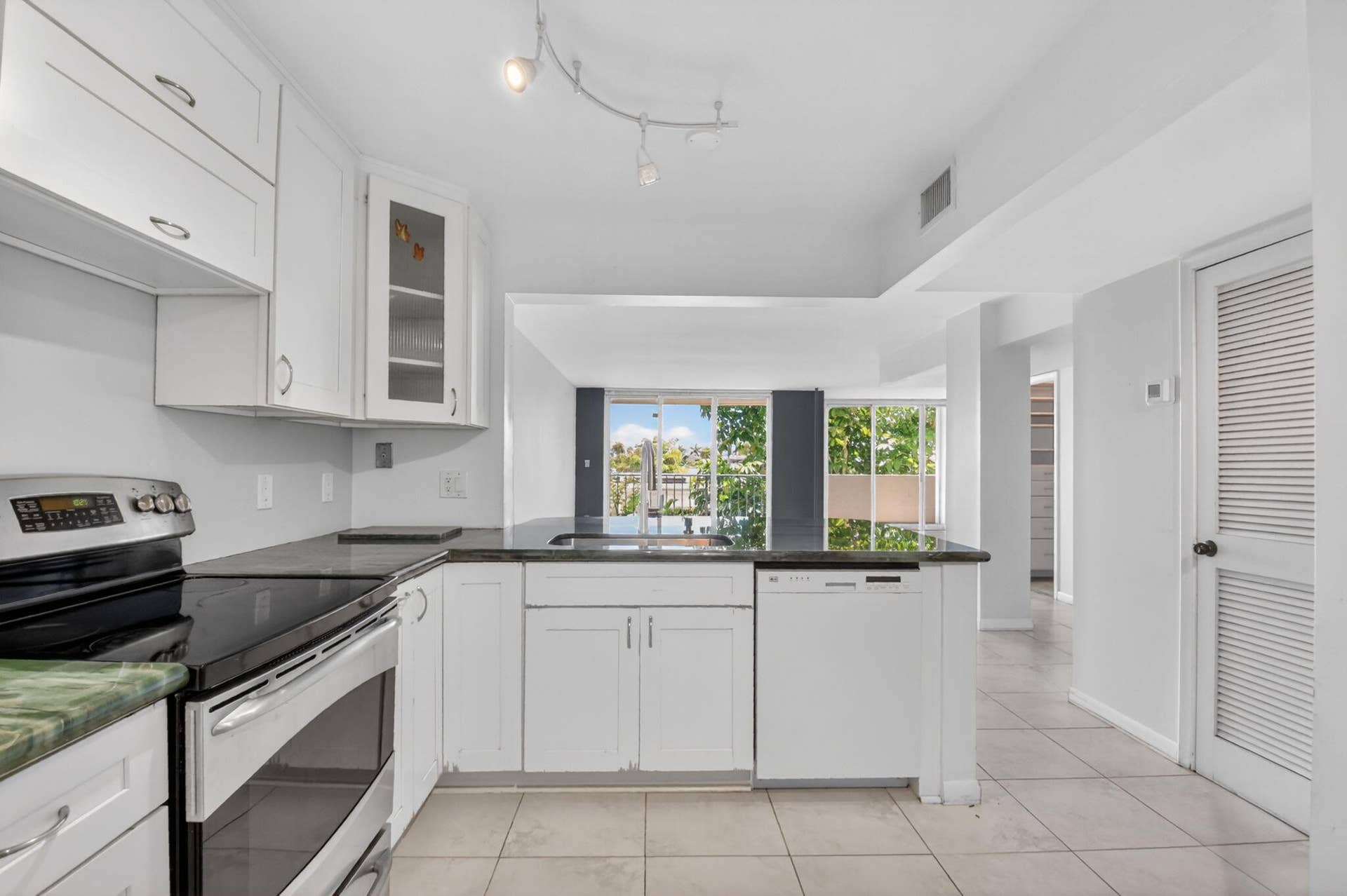 3581 S Ocean Boulevard, #3c, South Palm Beach, FL 33480 17-web-or-mls-DSC_8754