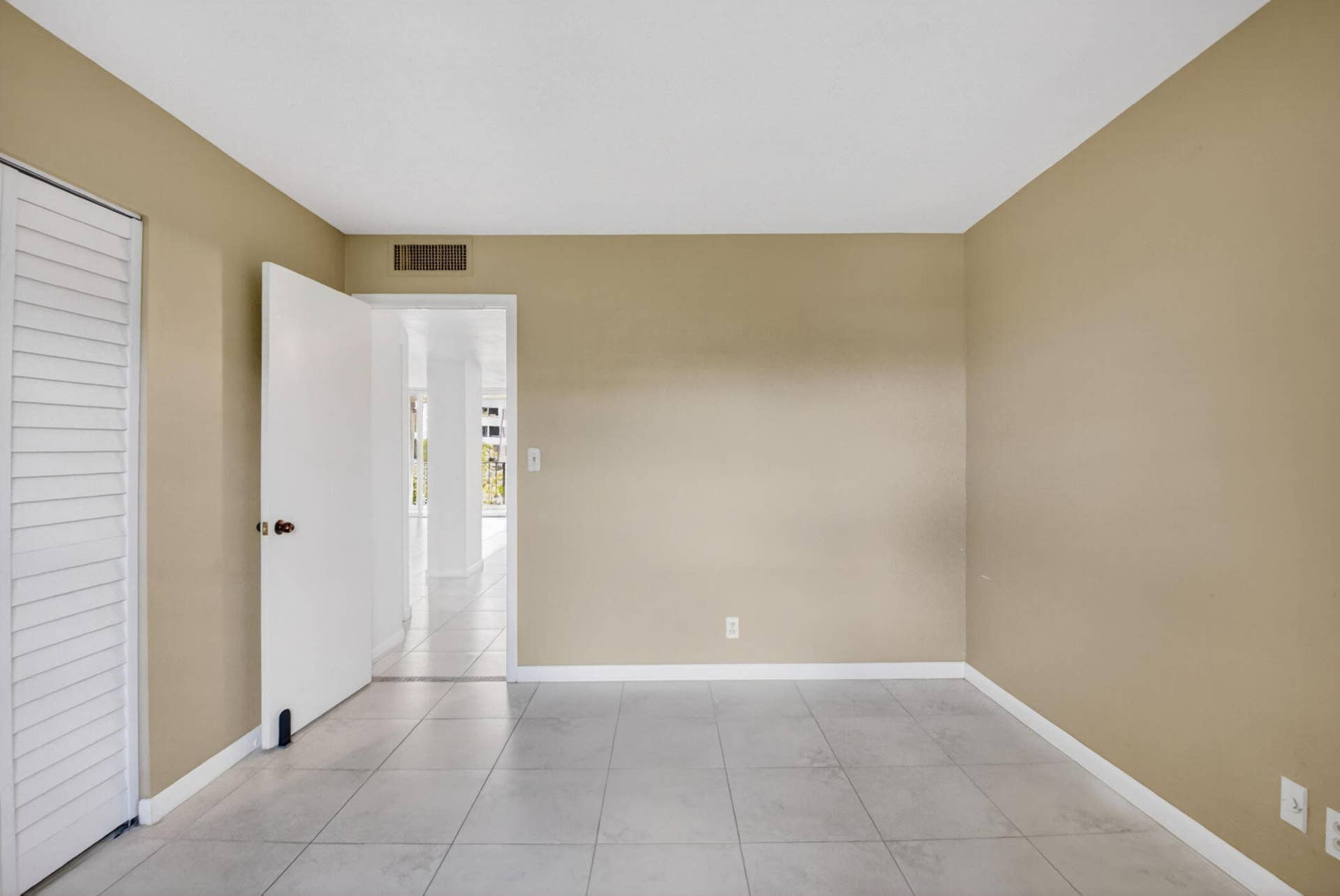 3581 S Ocean Boulevard, #3c, South Palm Beach, FL 33480 26-web-or-mls-DSC_8683