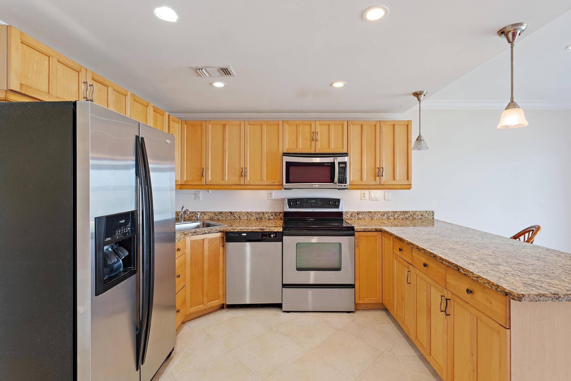 400 Wilma Circle, #108, Riviera Beach, FL 33404 Stainless Steel Appliances