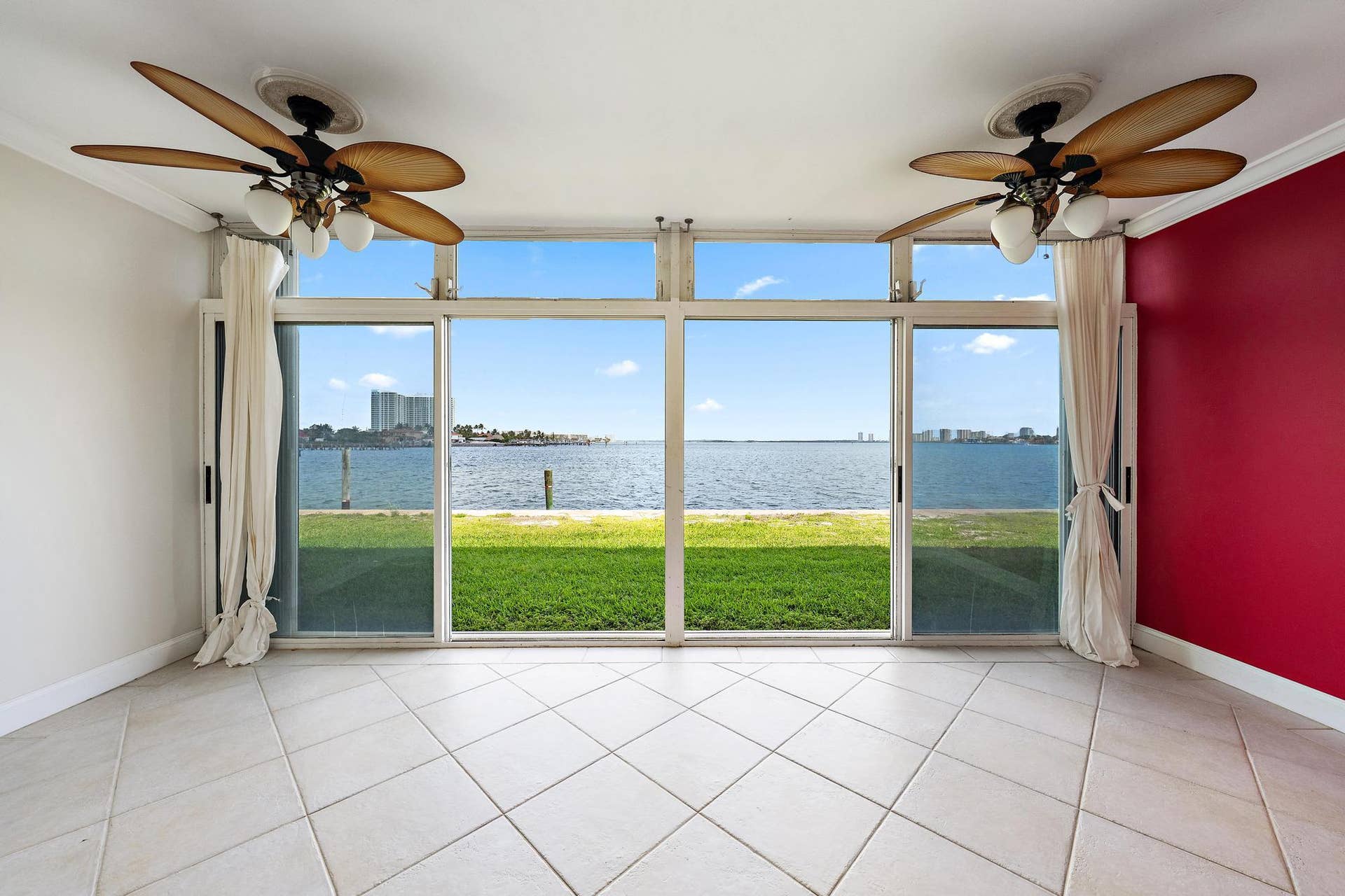 400 Wilma Circle, #108, Riviera Beach, FL 33404 Light and Bright