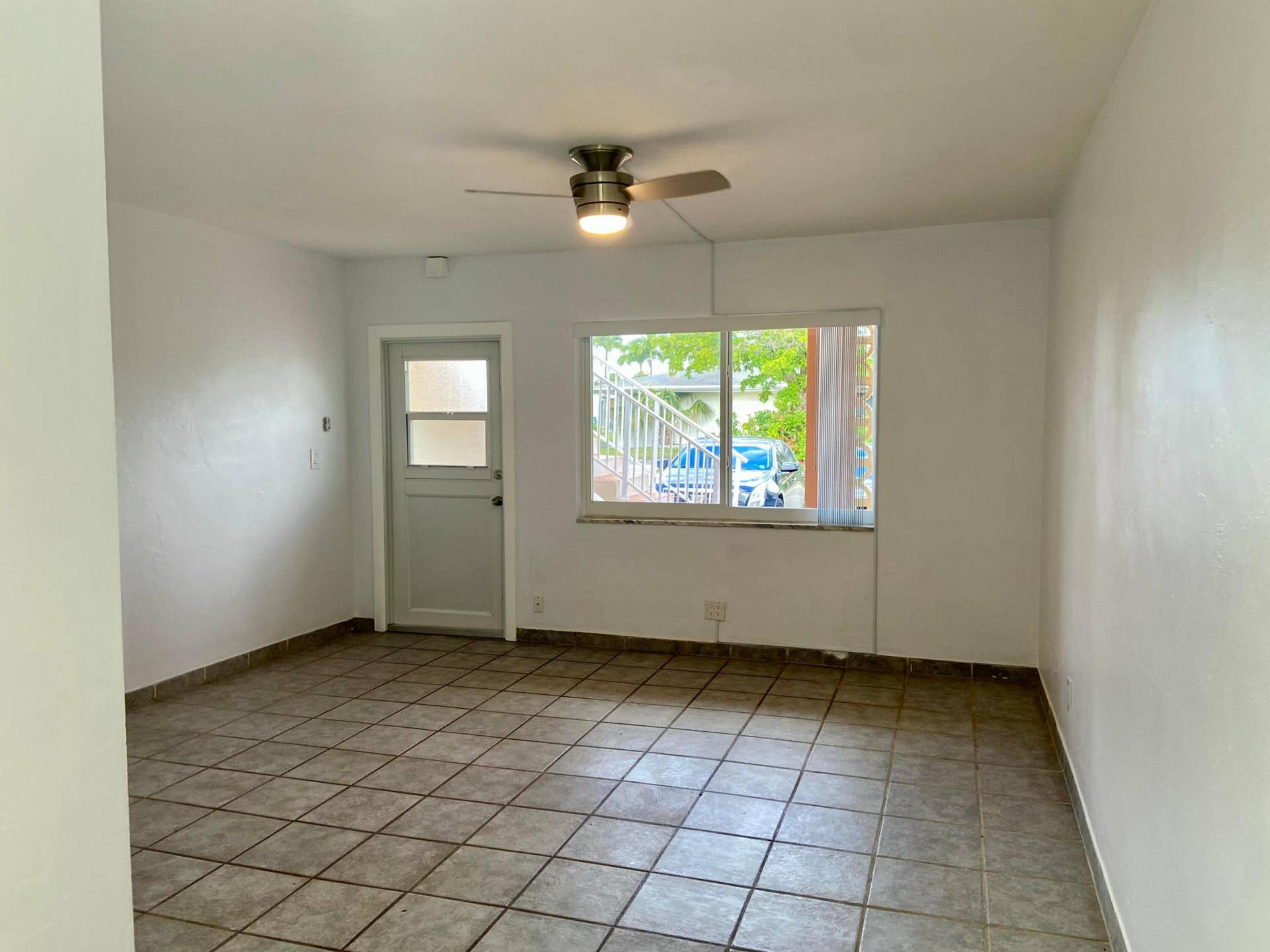 2909 Middle River Drive, #105, Fort Lauderdale, FL 33306 Living room