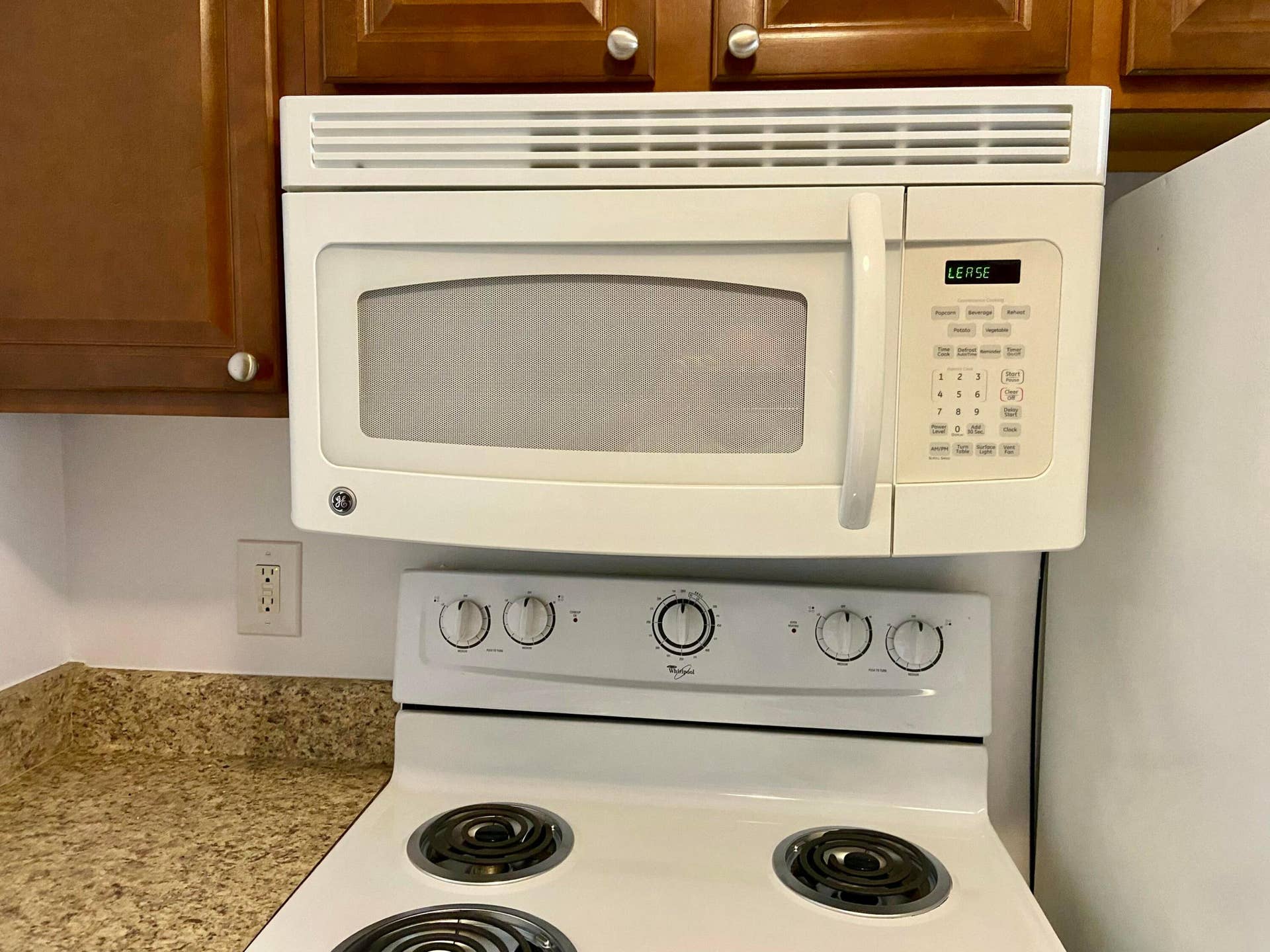 2909 Middle River Drive, #105, Fort Lauderdale, FL 33306 Kitchen