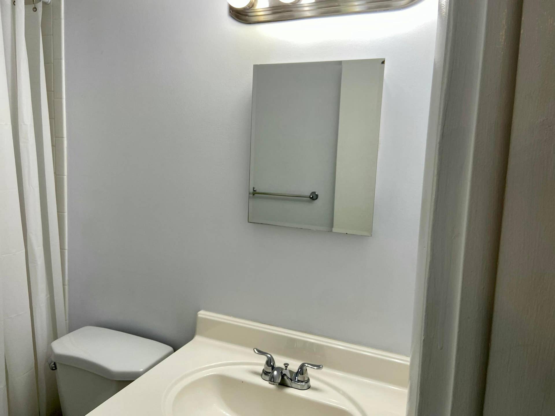 2909 Middle River Drive, #105, Fort Lauderdale, FL 33306 Bath