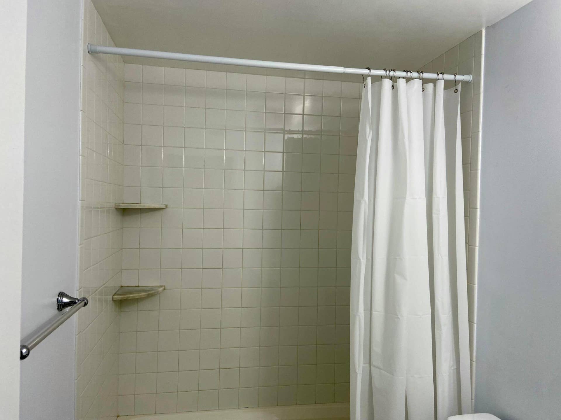 2909 Middle River Drive, #105, Fort Lauderdale, FL 33306 SHOWER/TUB COMBINATION