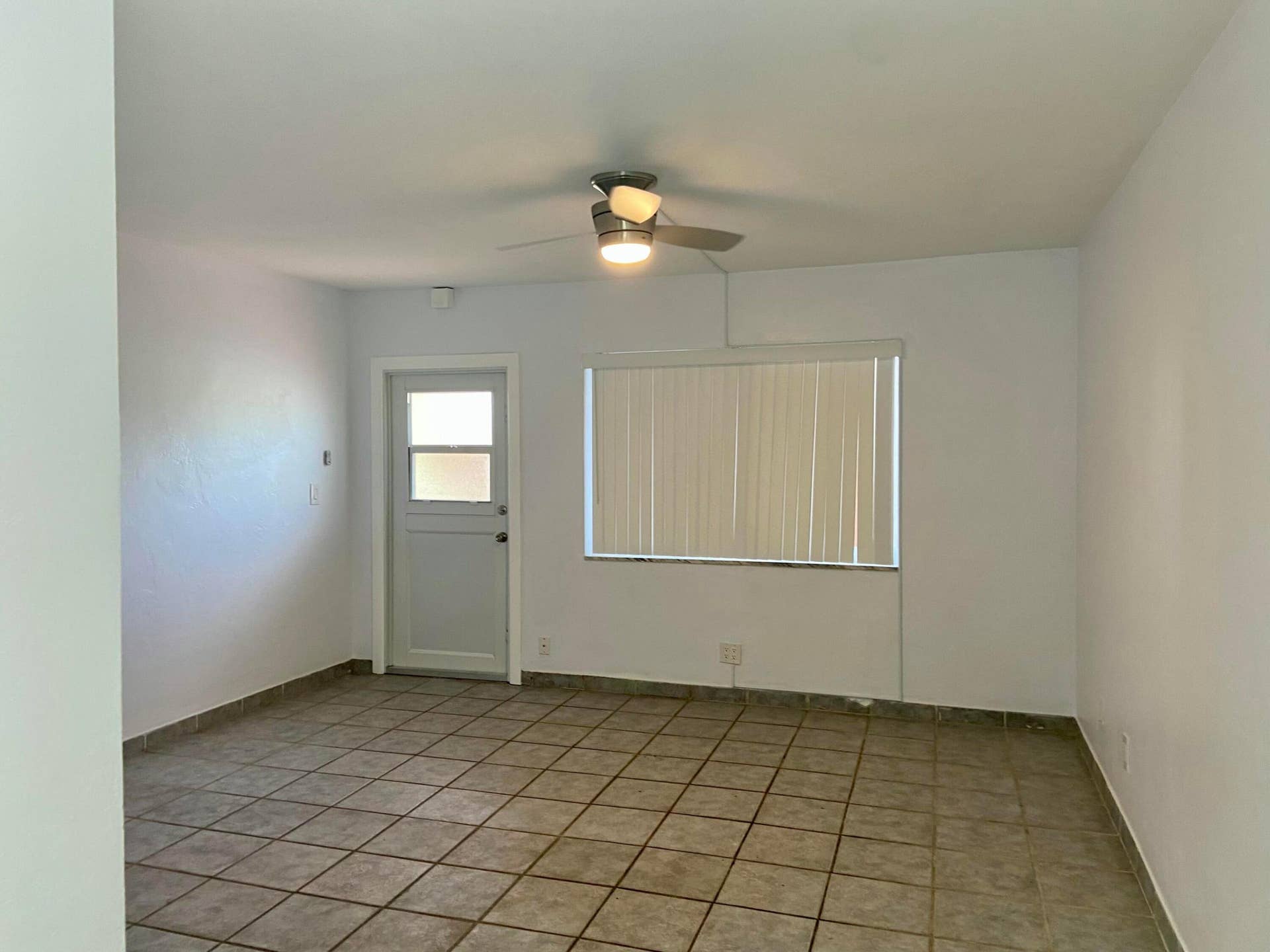 2909 Middle River Drive, #105, Fort Lauderdale, FL 33306 LIVING ROOM
