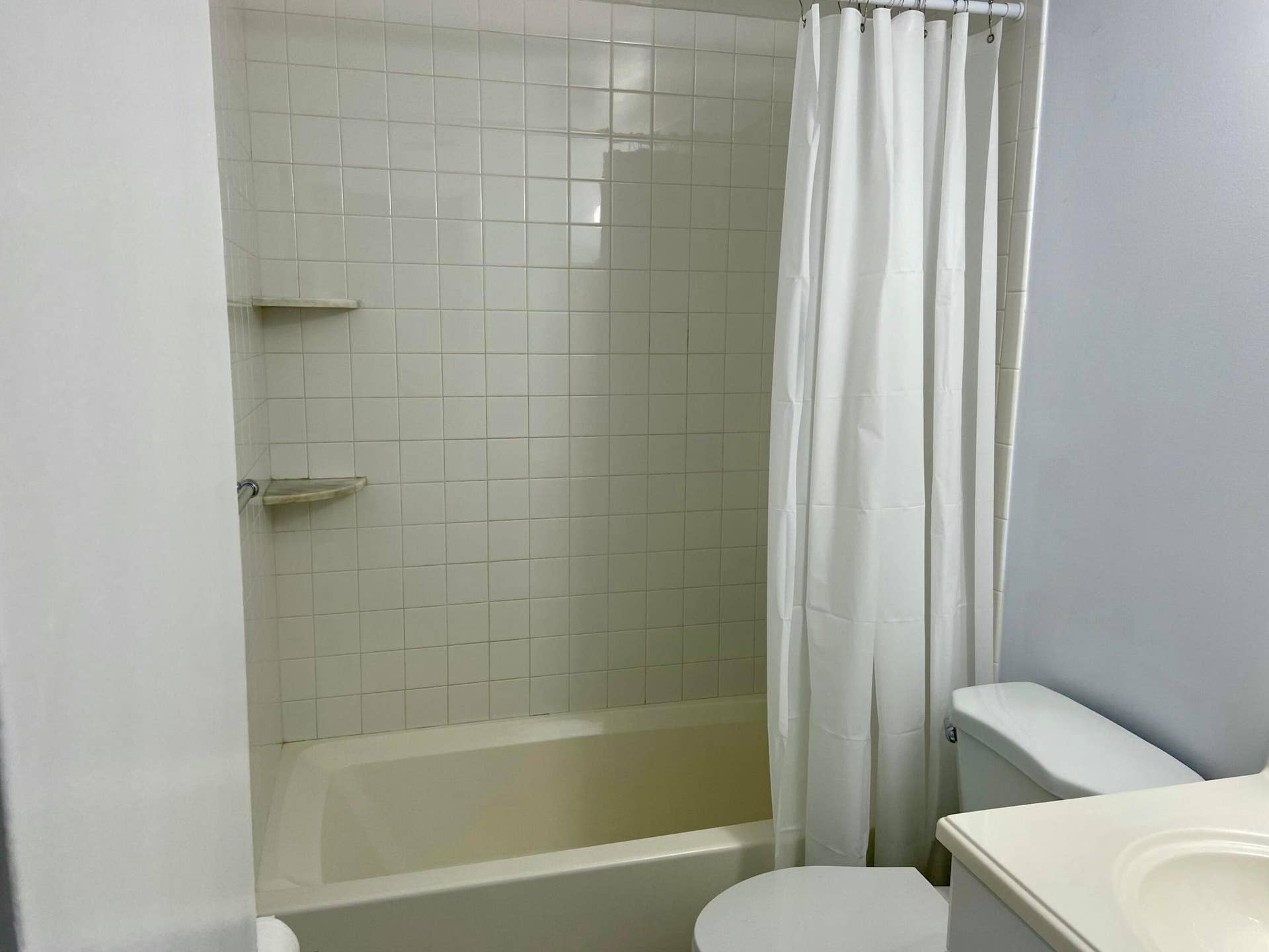 2909 Middle River Drive, #105, Fort Lauderdale, FL 33306 Bath with tub/shower combination