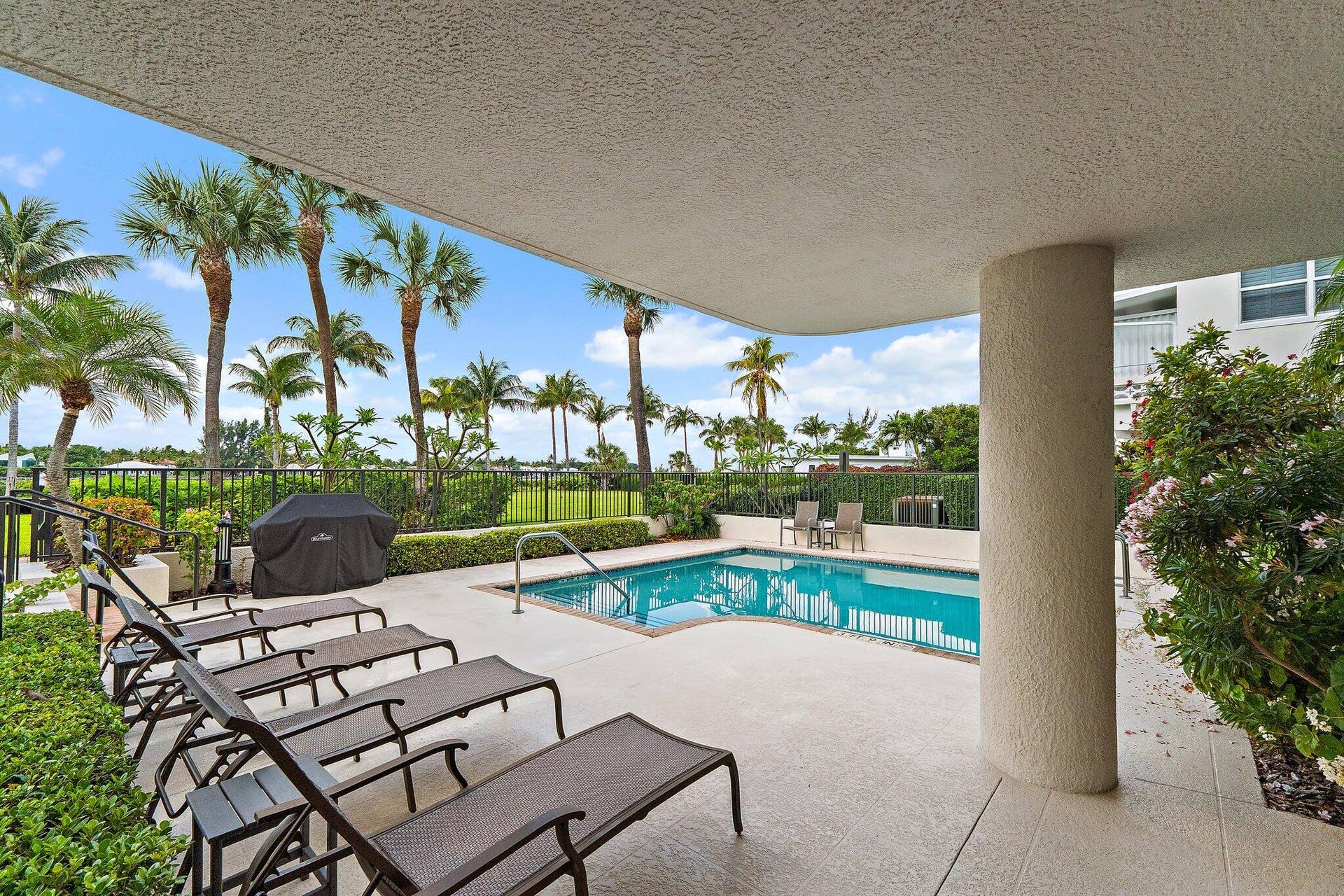 314 Inlet Way, #101, Palm Beach Shores, FL 33404 pool