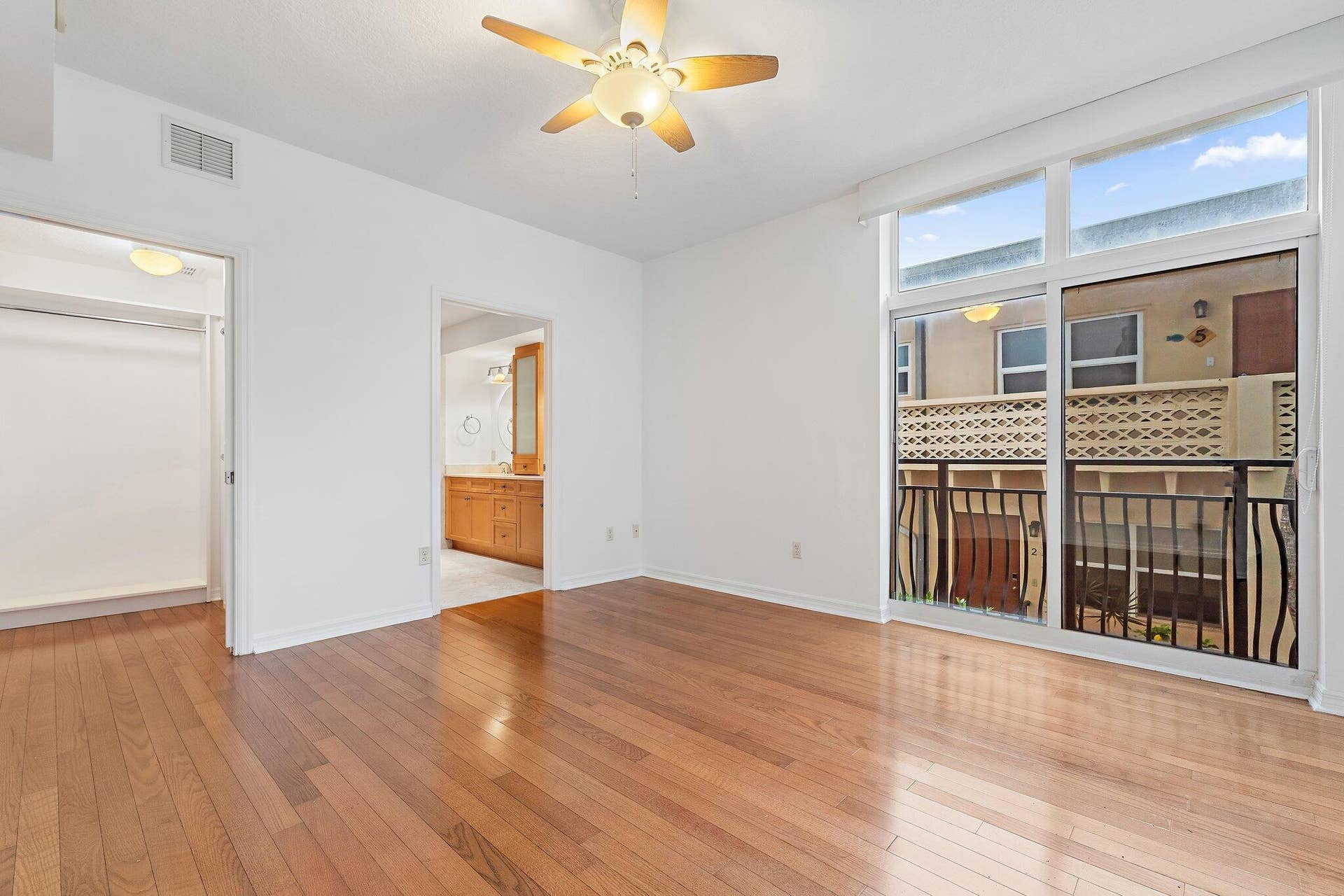 314 Inlet Way, #101, Palm Beach Shores, FL 33404 primary bedroom