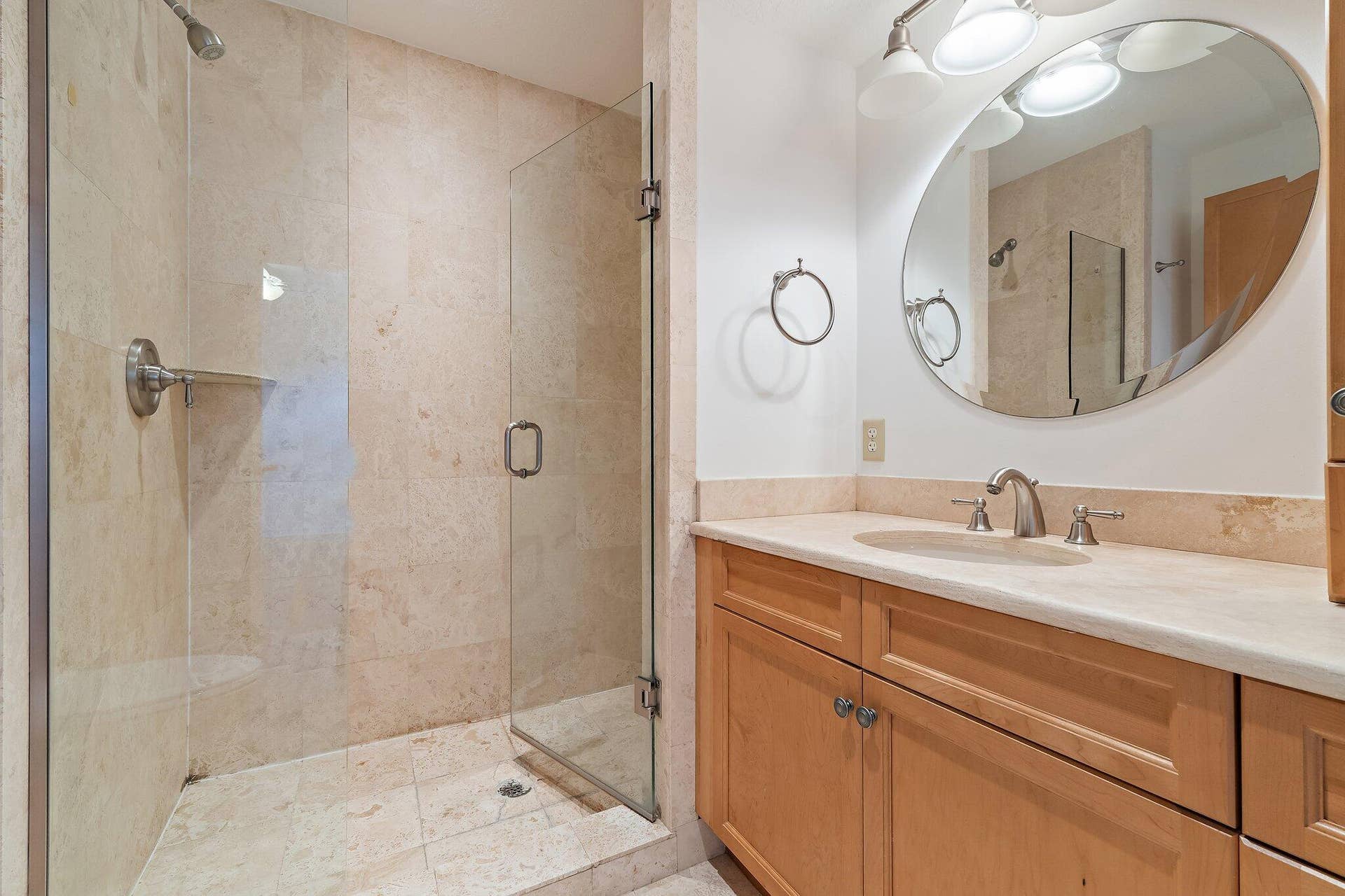 314 Inlet Way, #101, Palm Beach Shores, FL 33404 primary bathroom